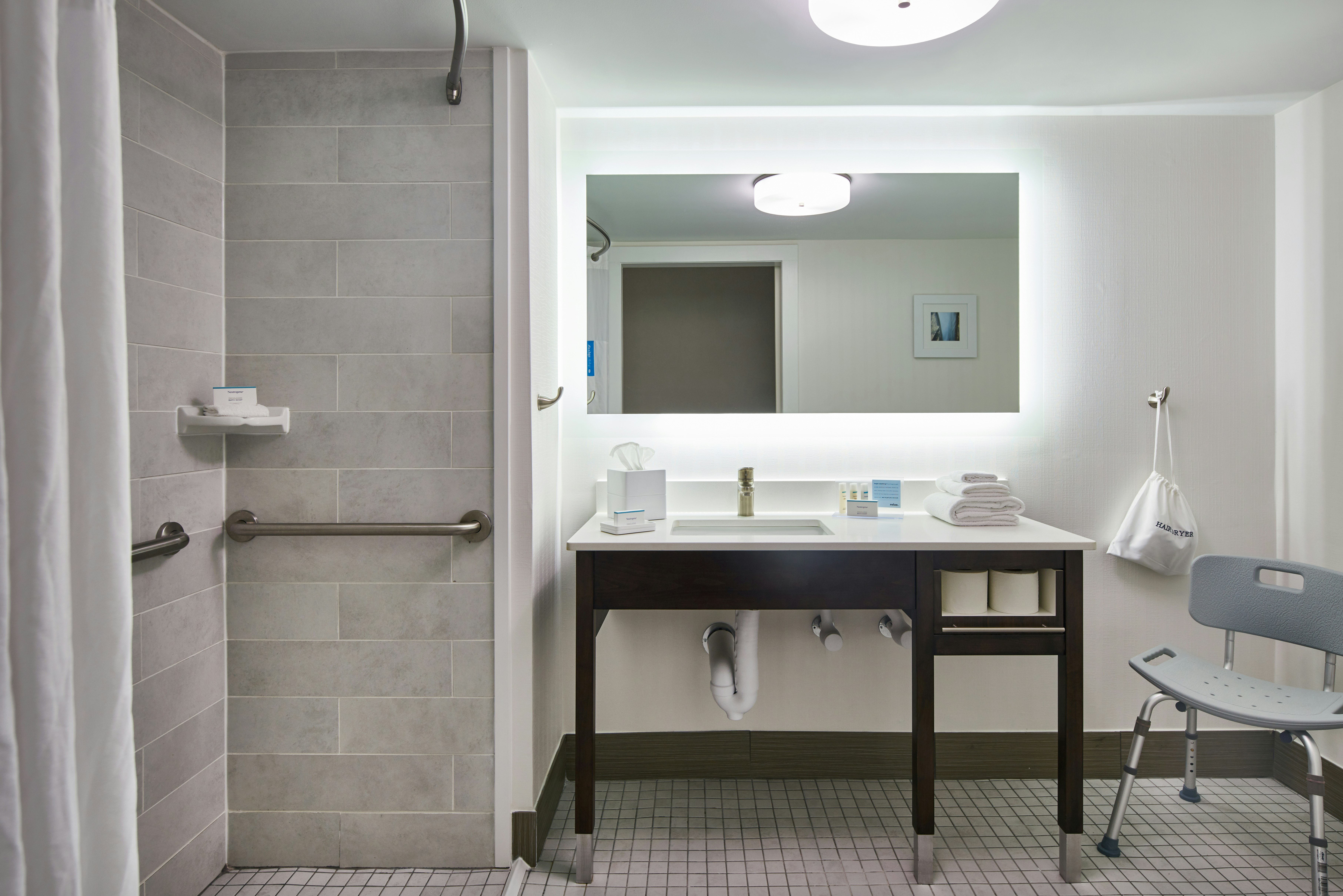 1 KNG ACCESSIBLE TUB NS