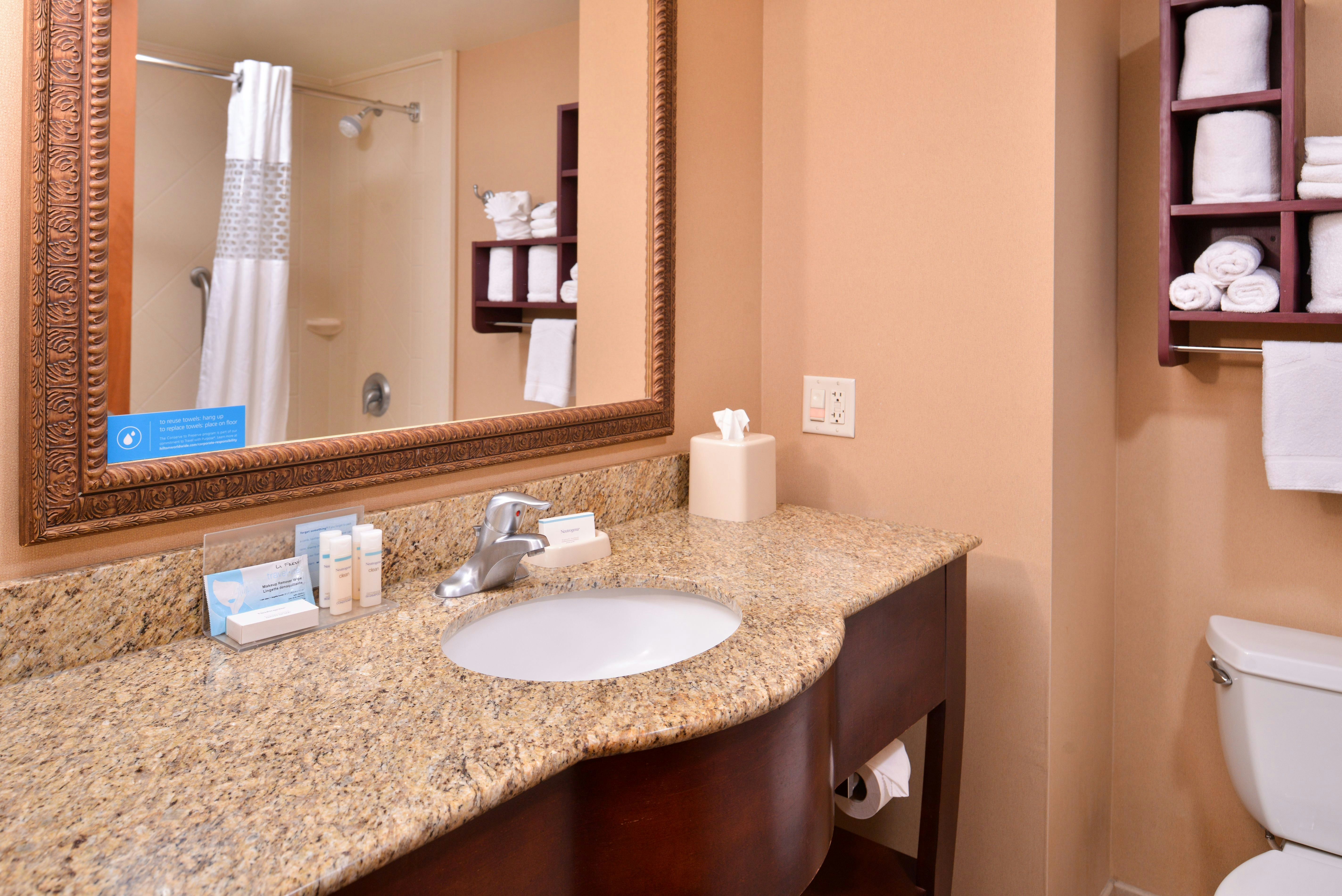 2 QNS ACCESSIBLE W/TUB NS