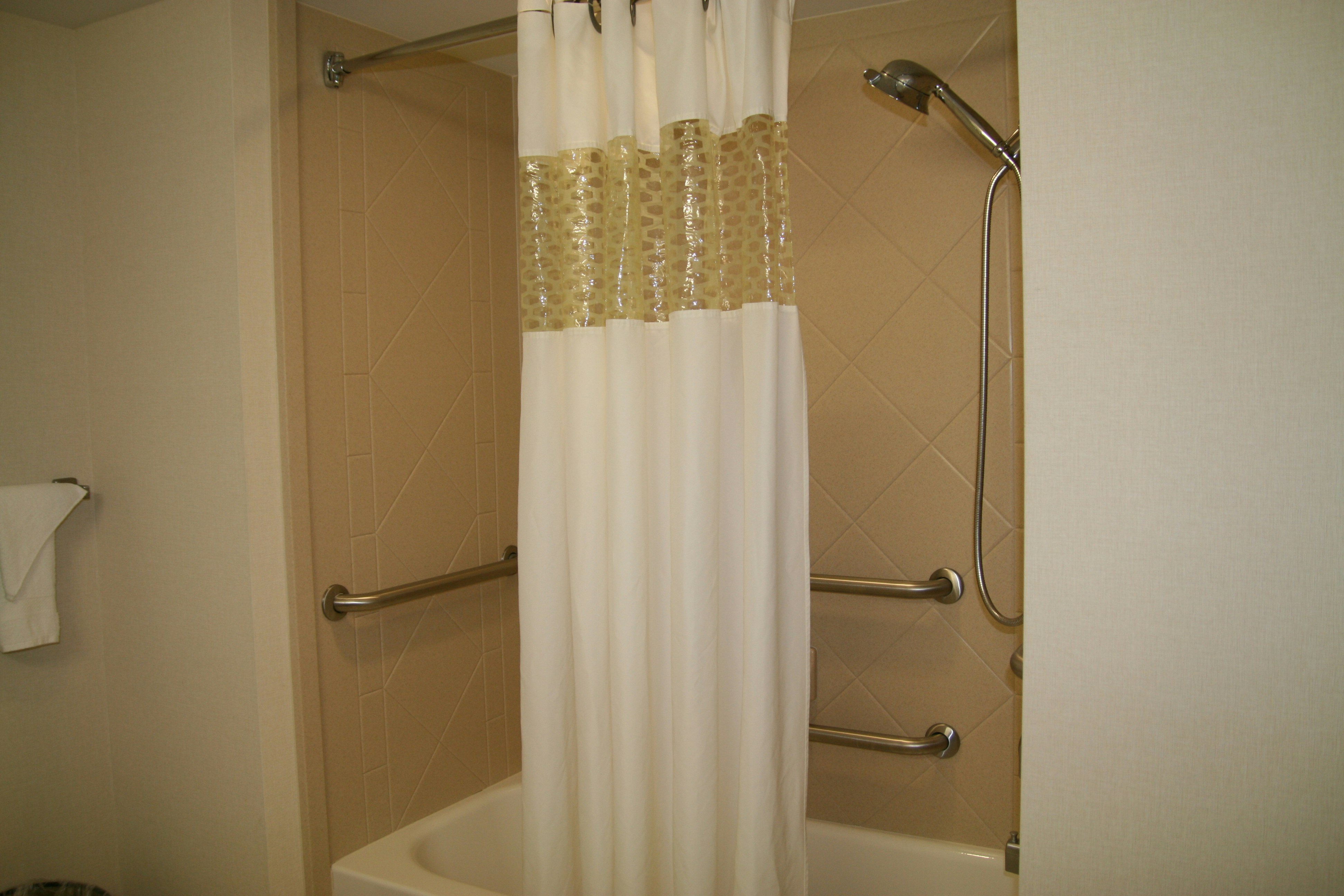 1 KING ACC TUB STUDIO