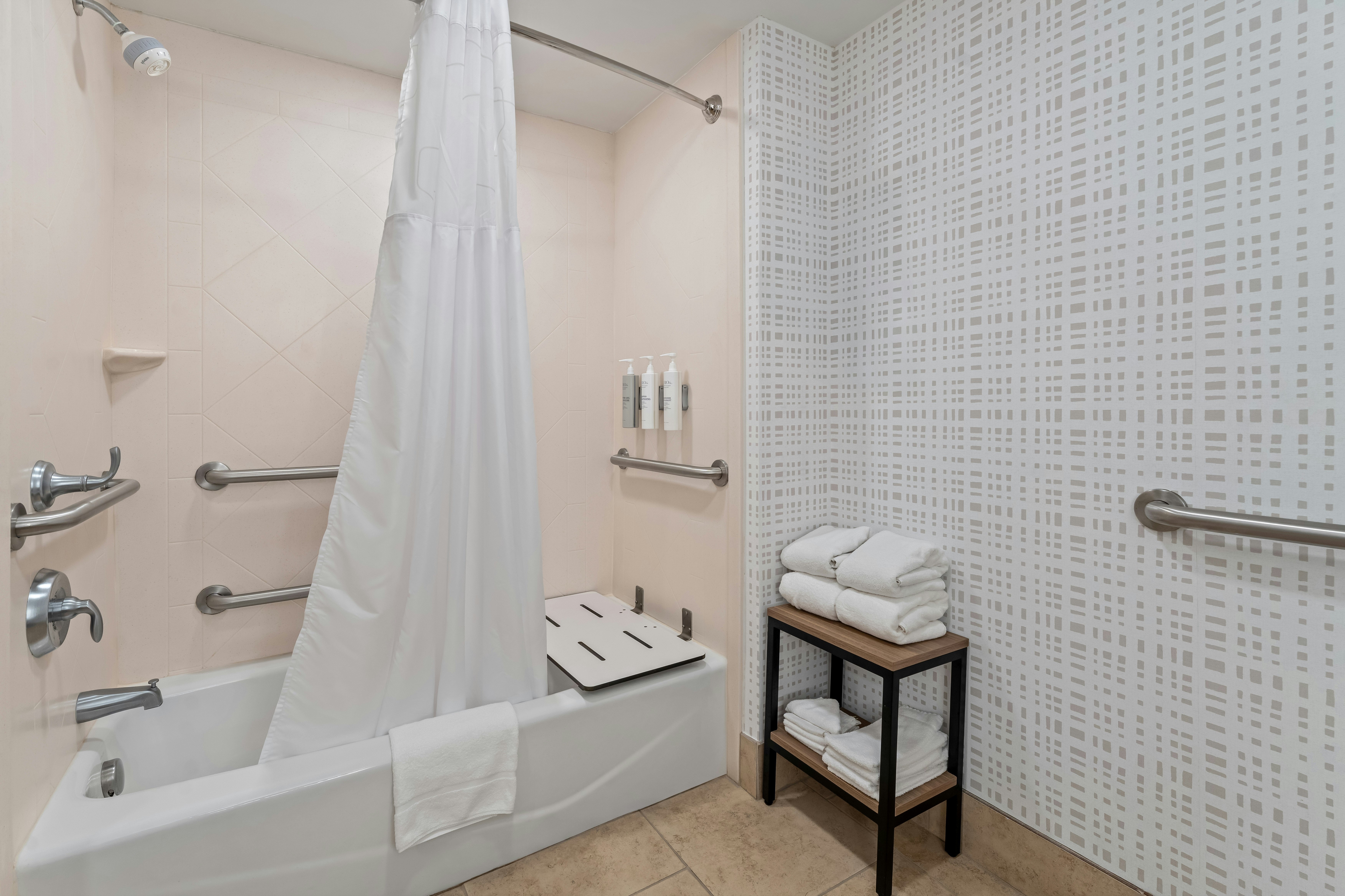 1 KNG ACCESSIBLE TUB NS