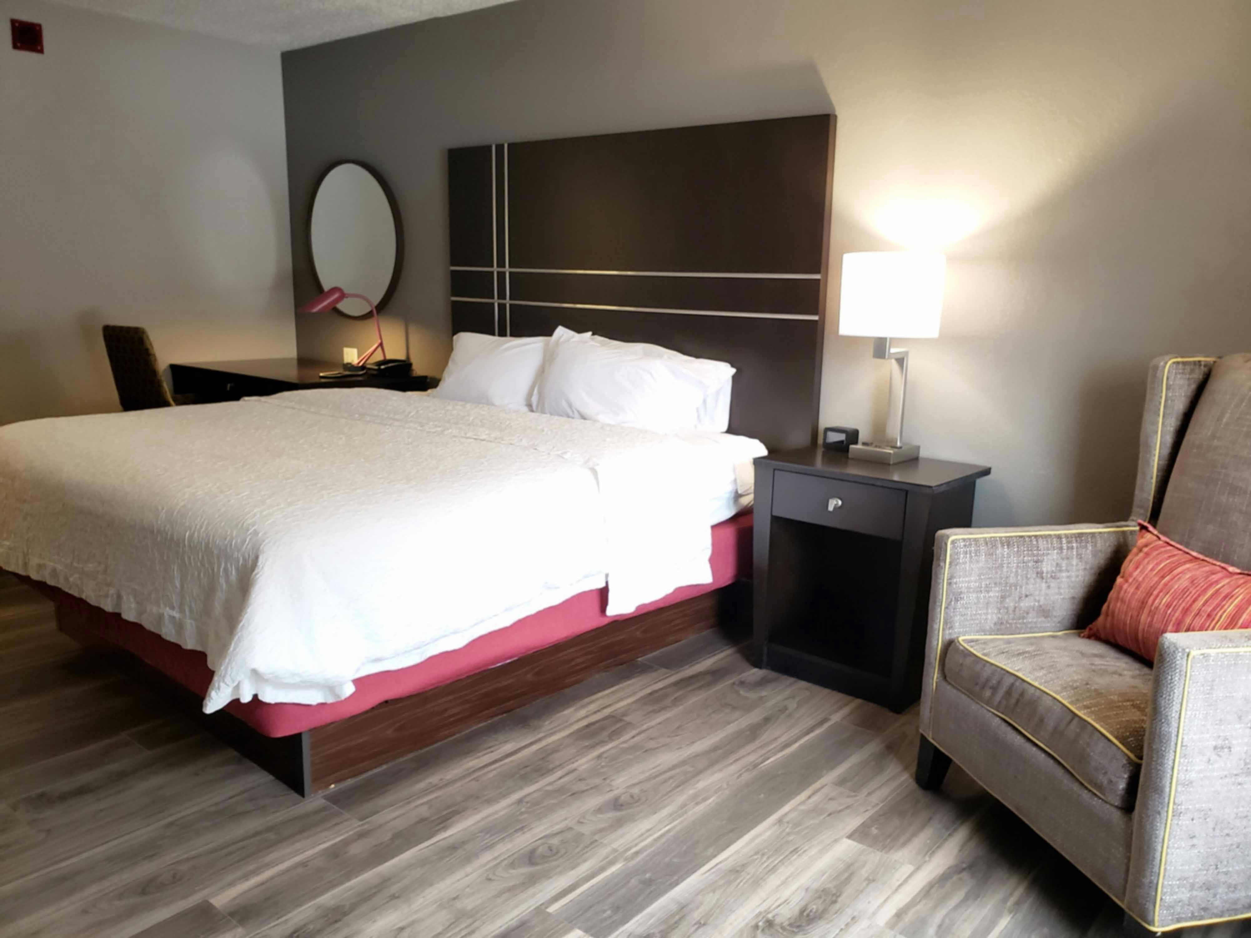 1 KING BED NONSMOKING