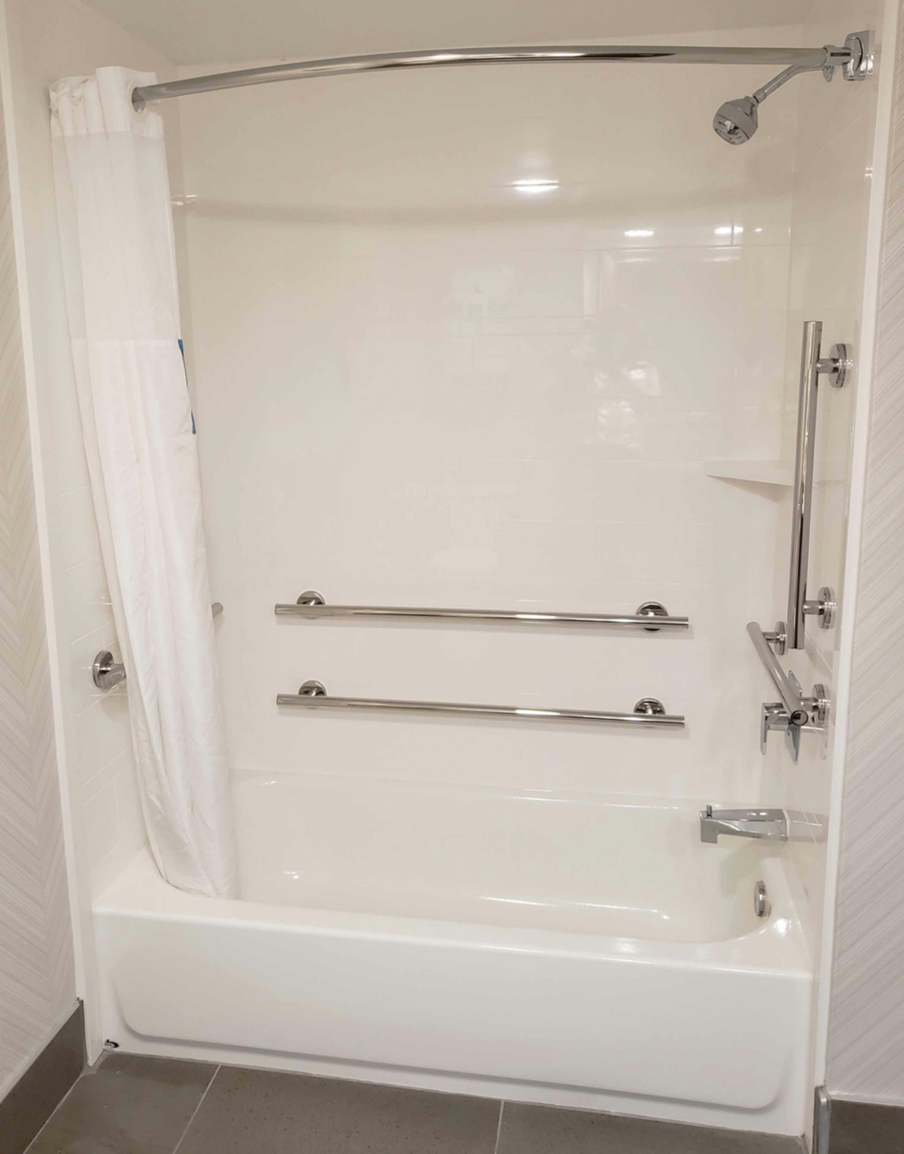 1 KING ACCESS TUB NONSMOK