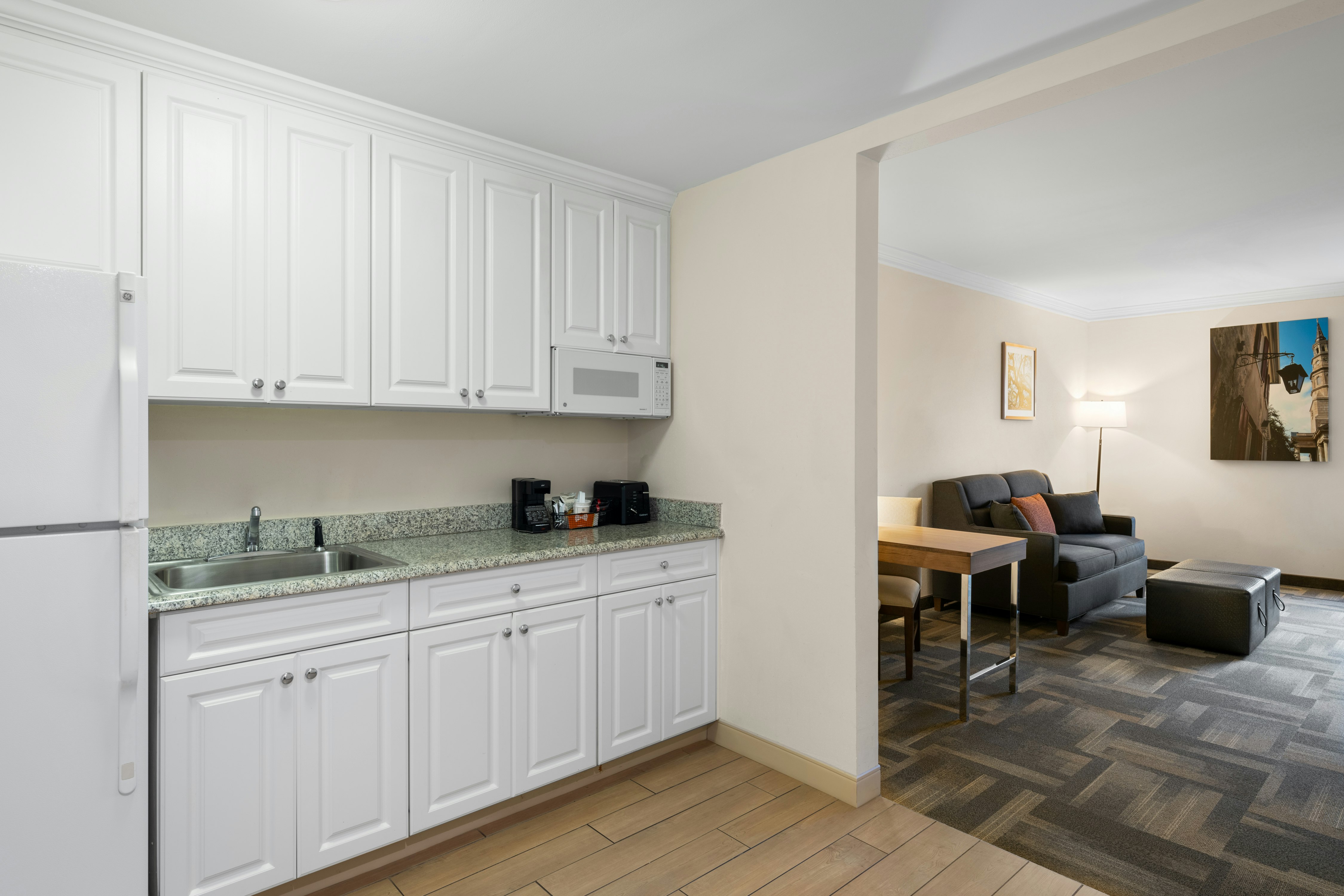 1K STE W/KITCHEN-SOFABD NS