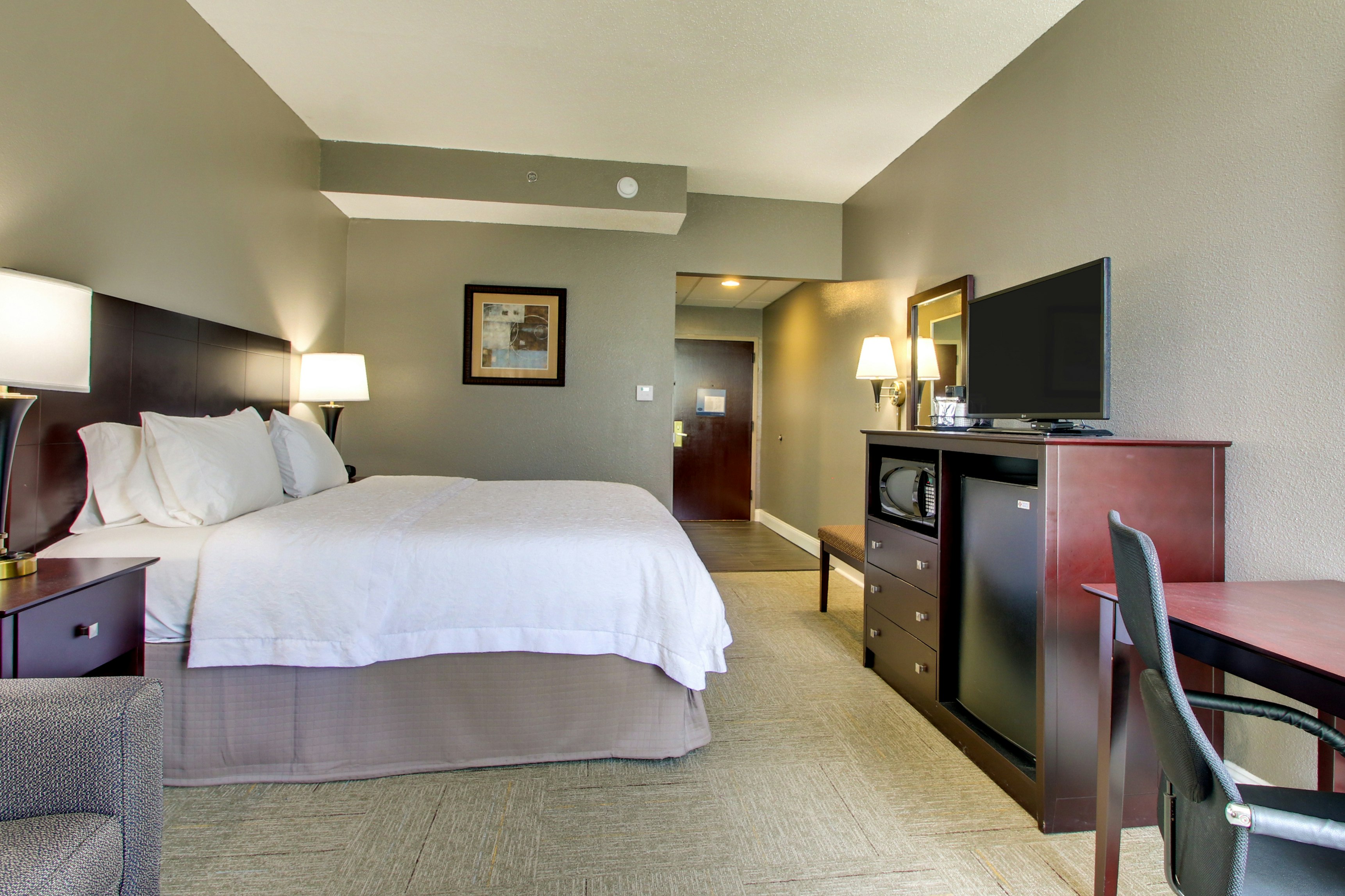 1 KING BED WALK-IN SHOWER