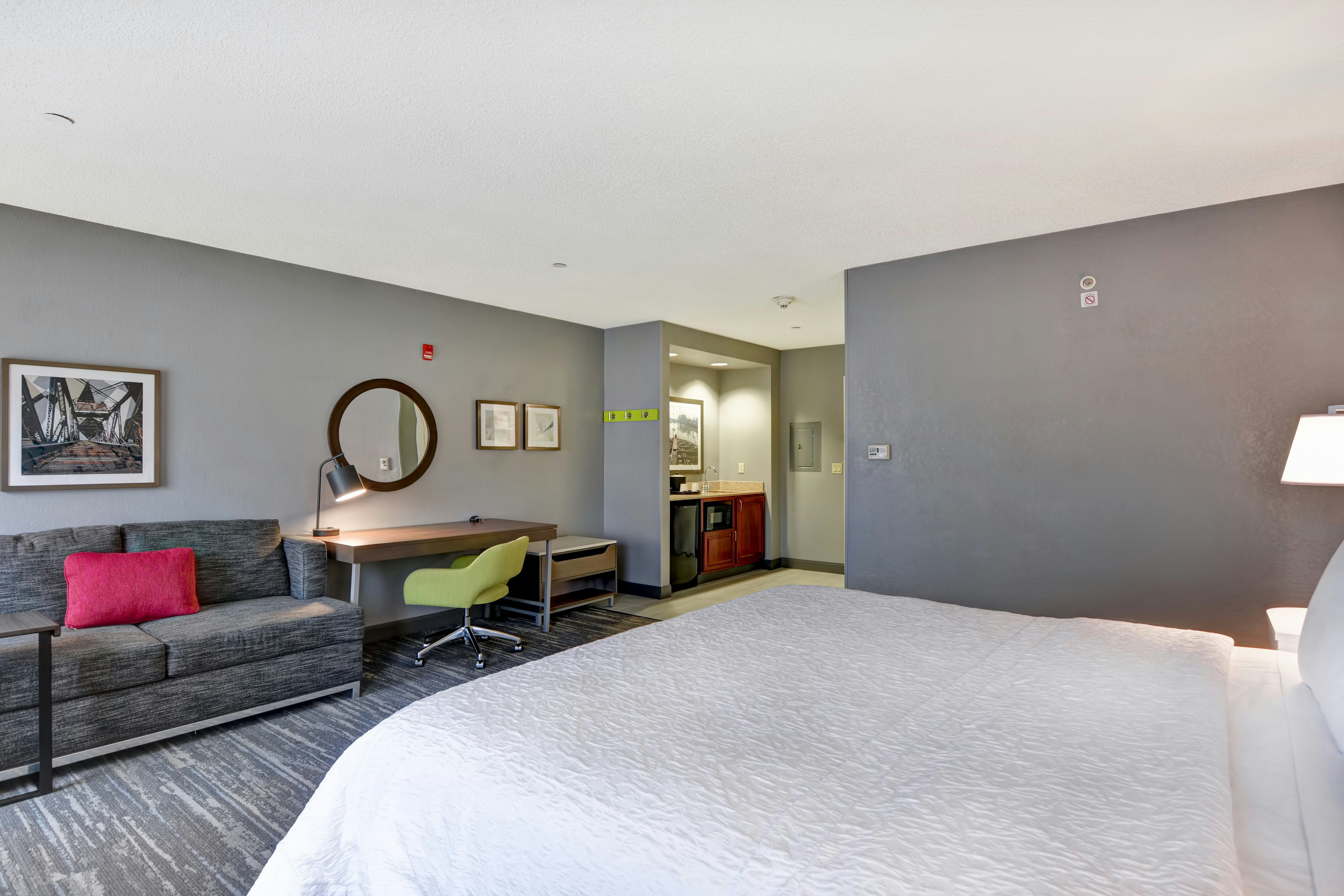 Hampton Inn & Suites Newark-Harrison-Riverwalk