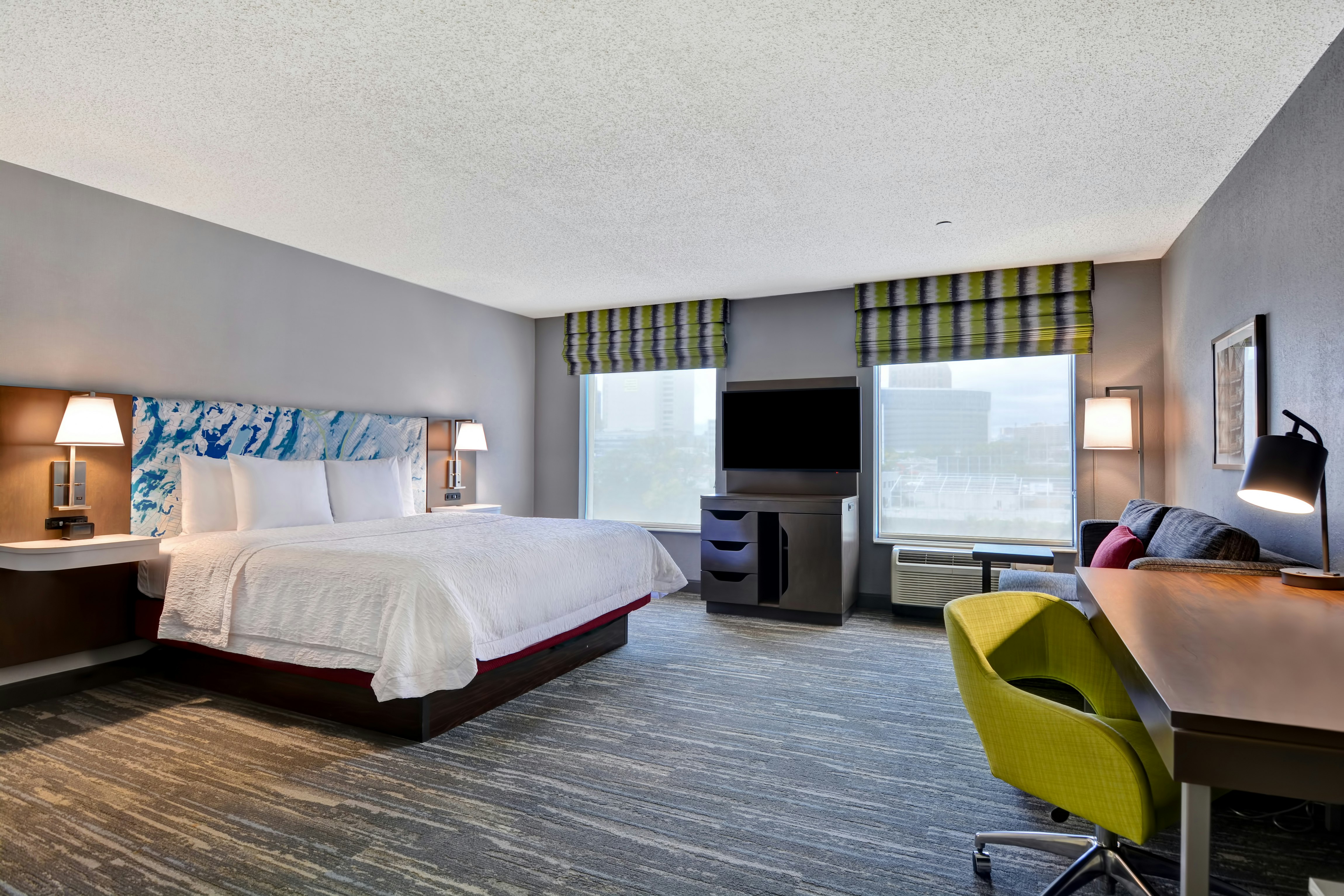 Hampton Inn & Suites Newark-Harrison-Riverwalk