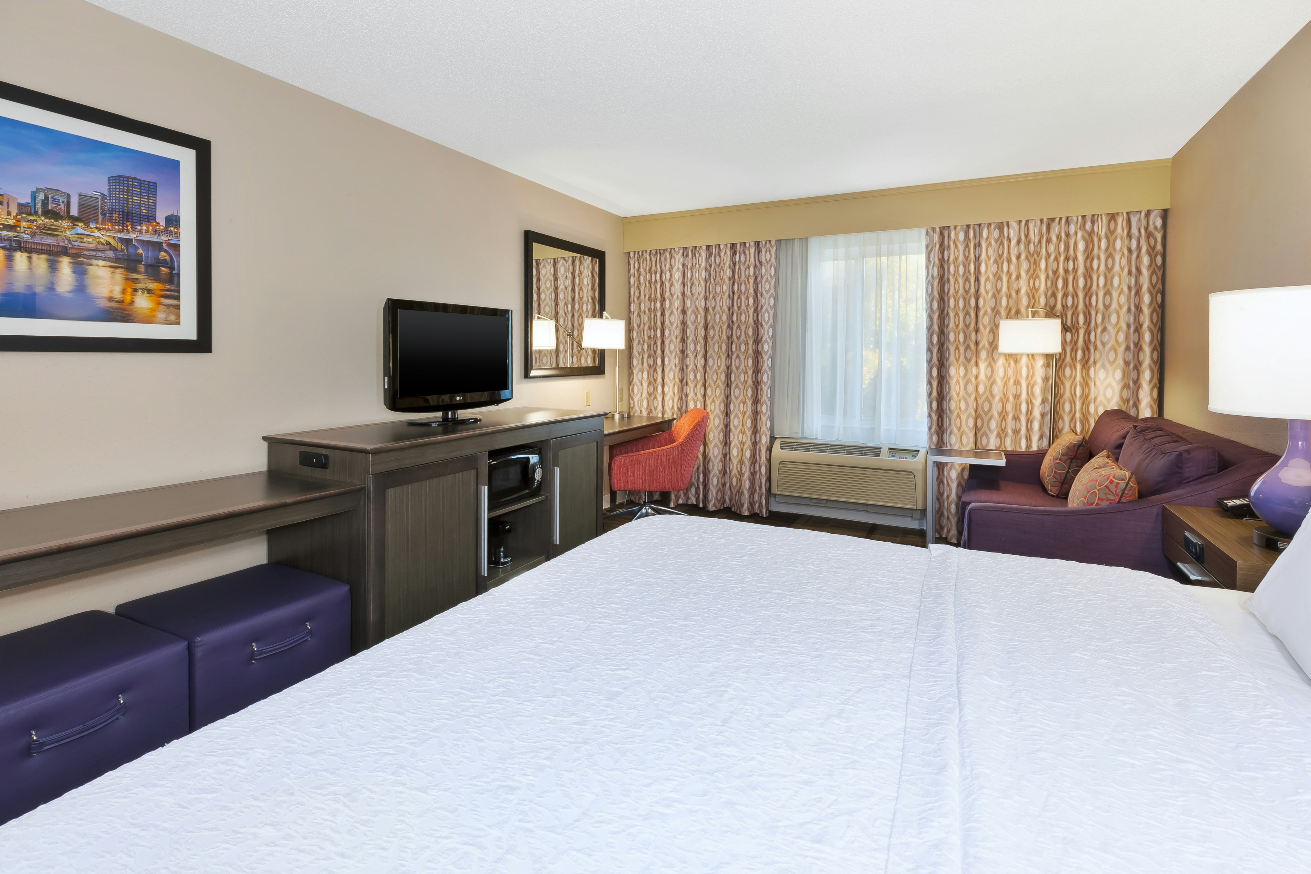 1 KING BED STUDY NONSMOK