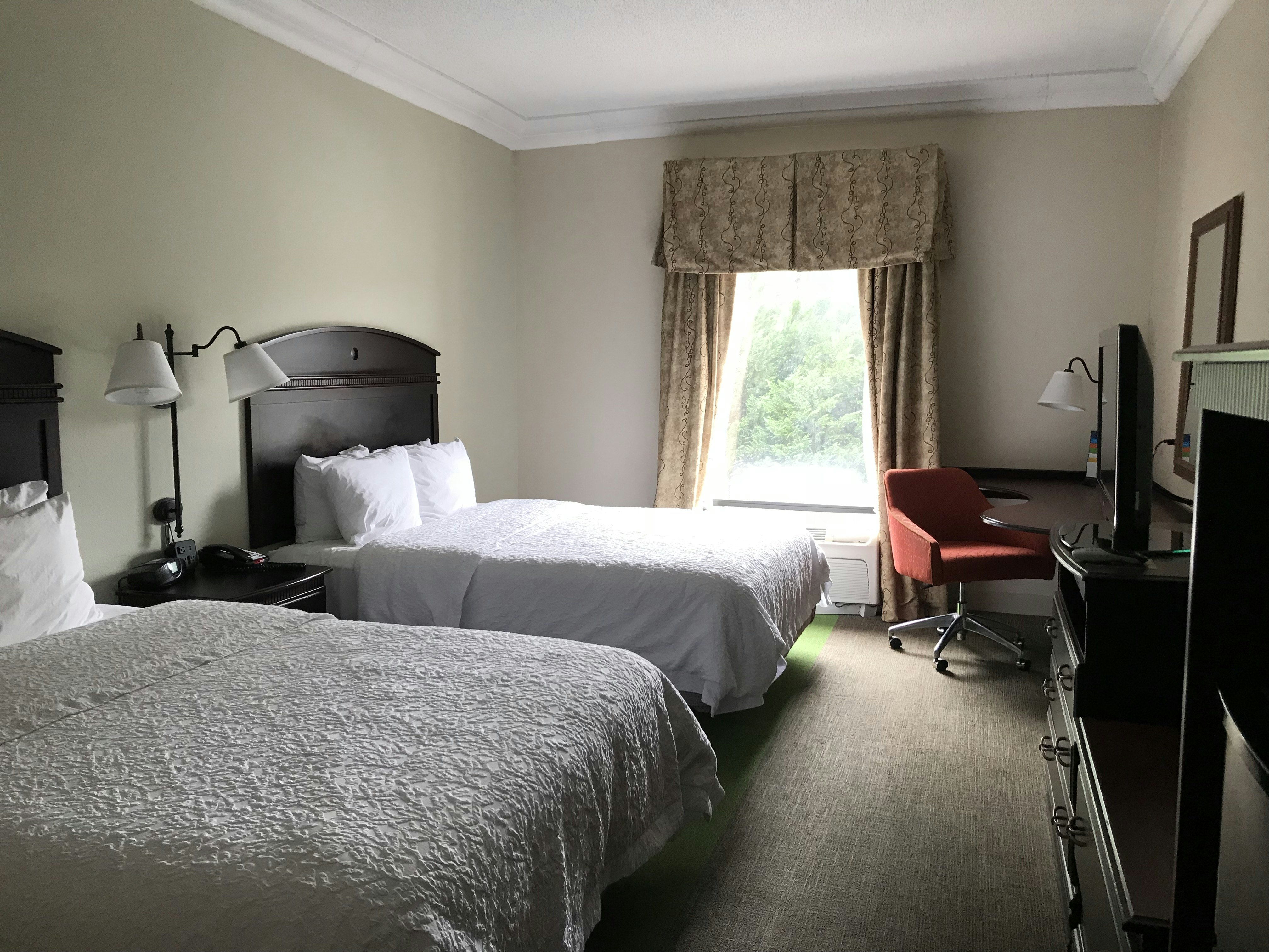 2 QNS ACCESSIBLE W/TUB NS