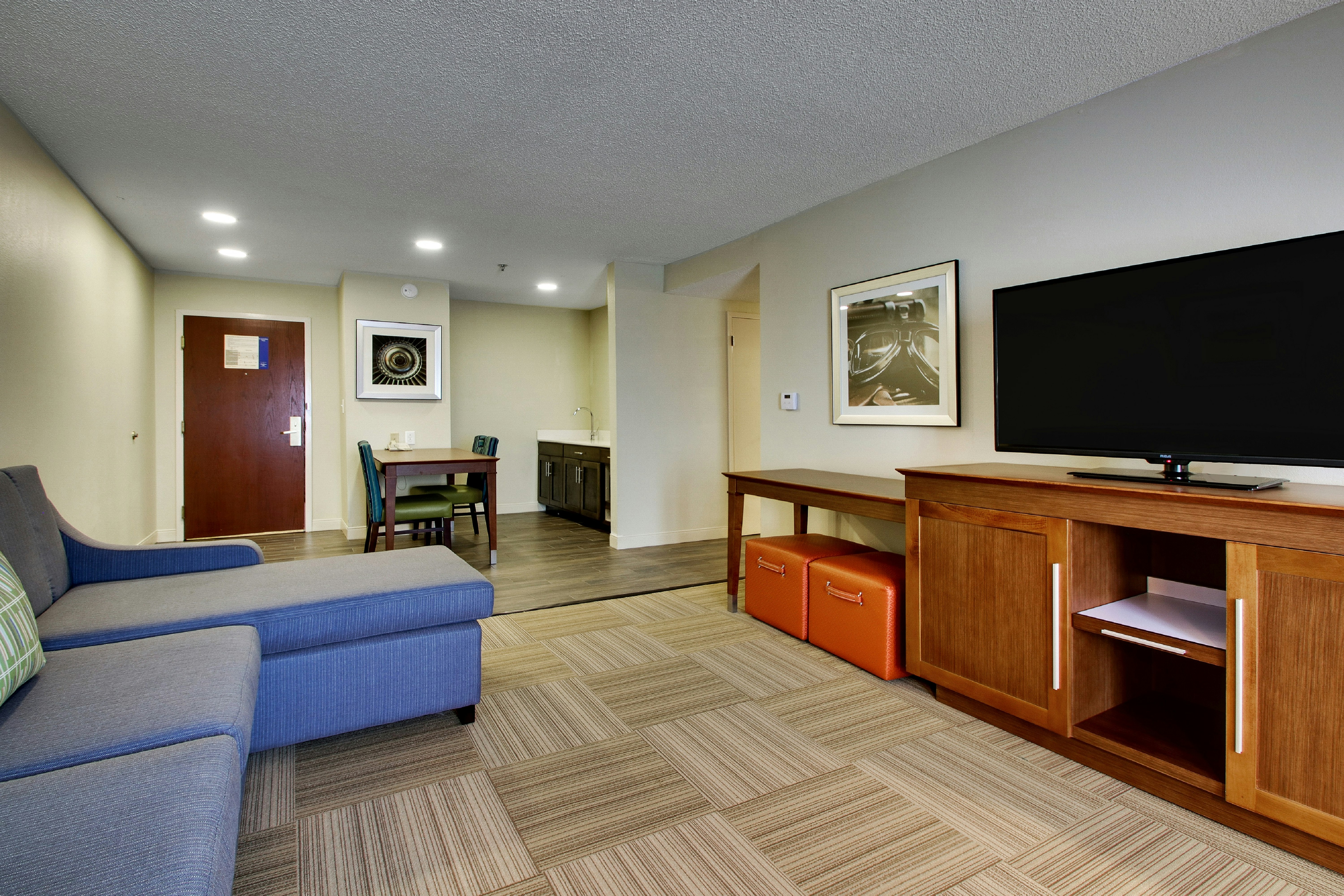 1 KING 1BDRM SUITE NONSMOK
