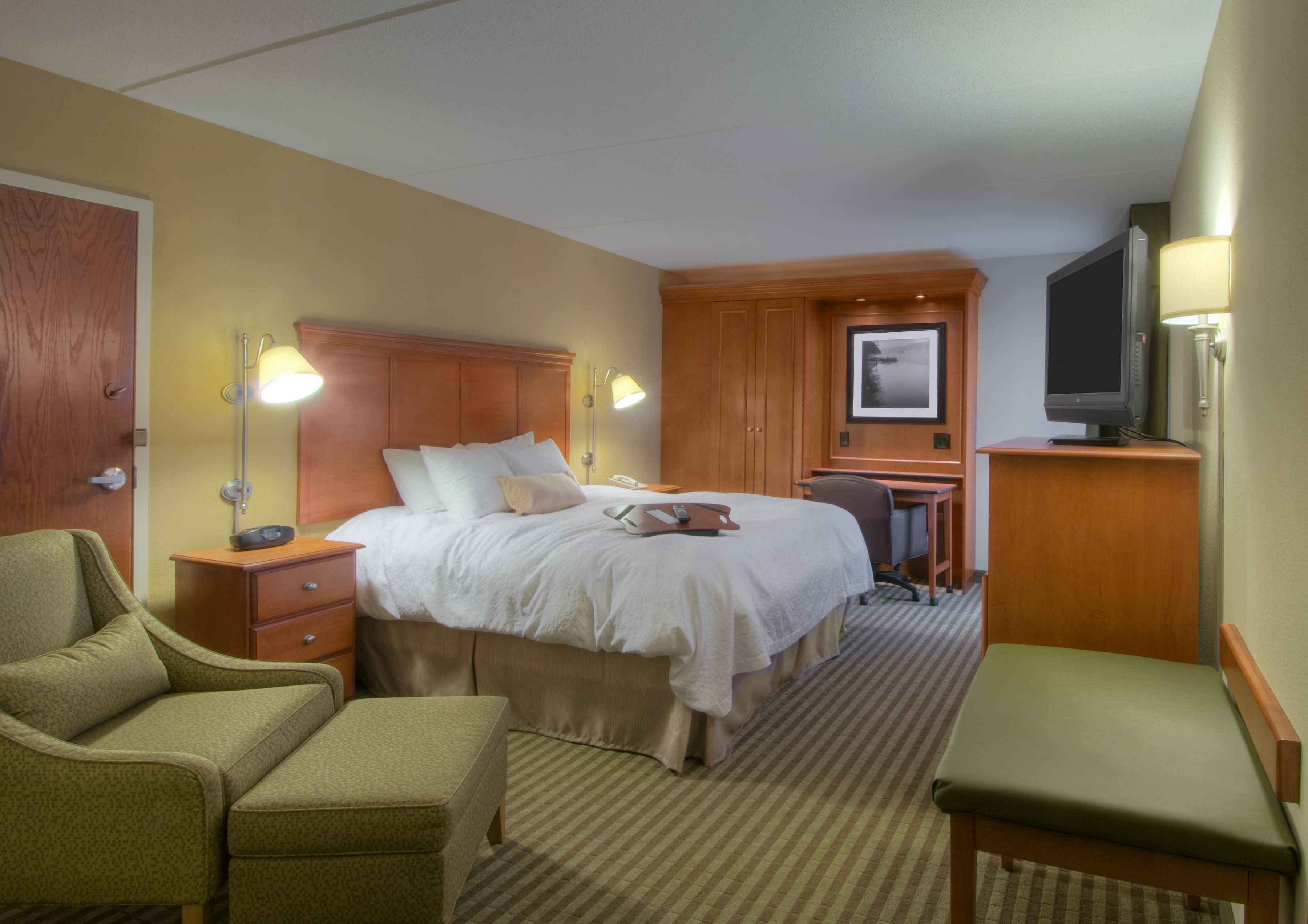 1 KING BED NONSMOKING