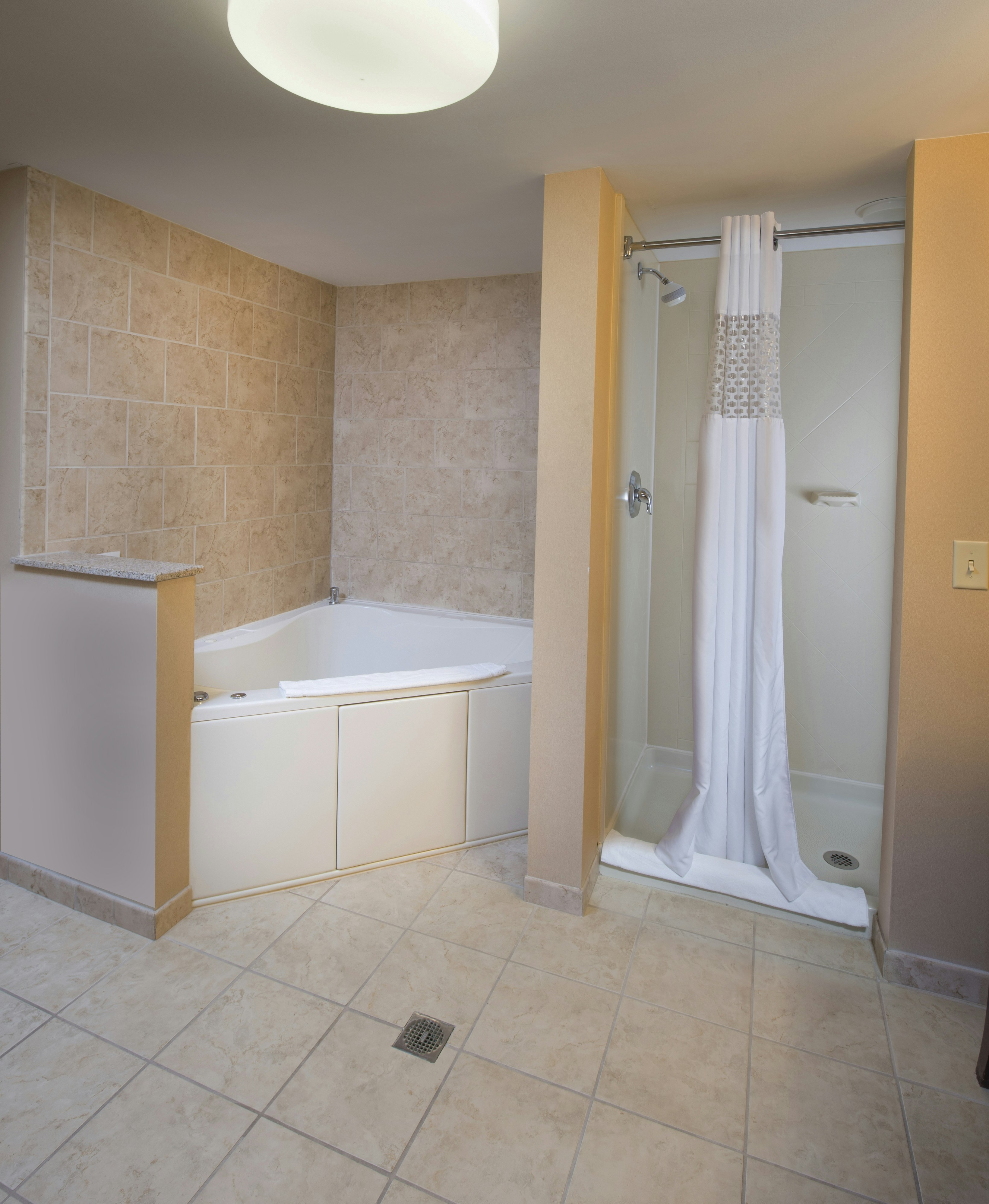 KING SUITE-WHIRLPOOL-NSMKG