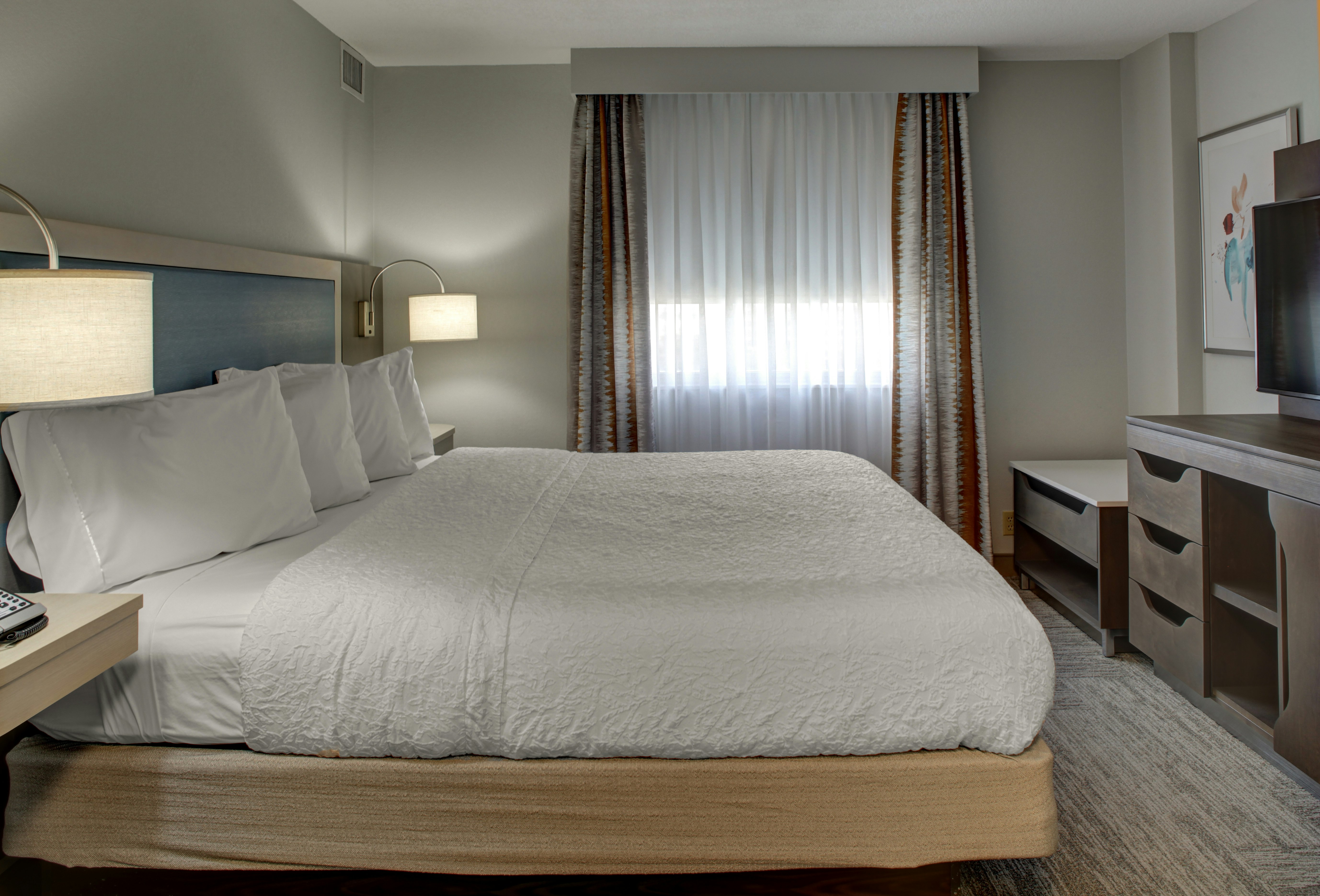 1 KING SUITE KITCHEN NS