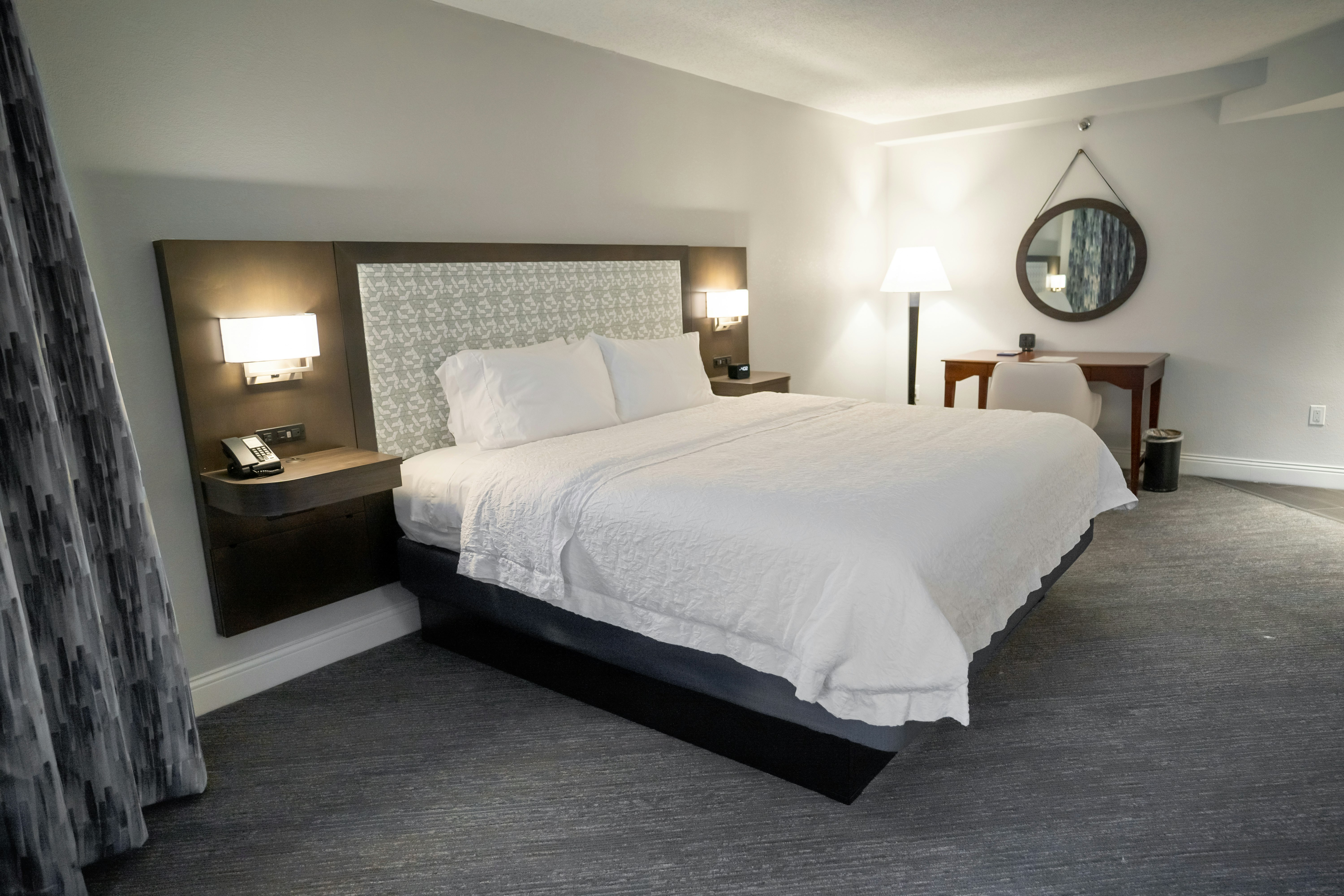 1 KING BED JUNIOR SUITE