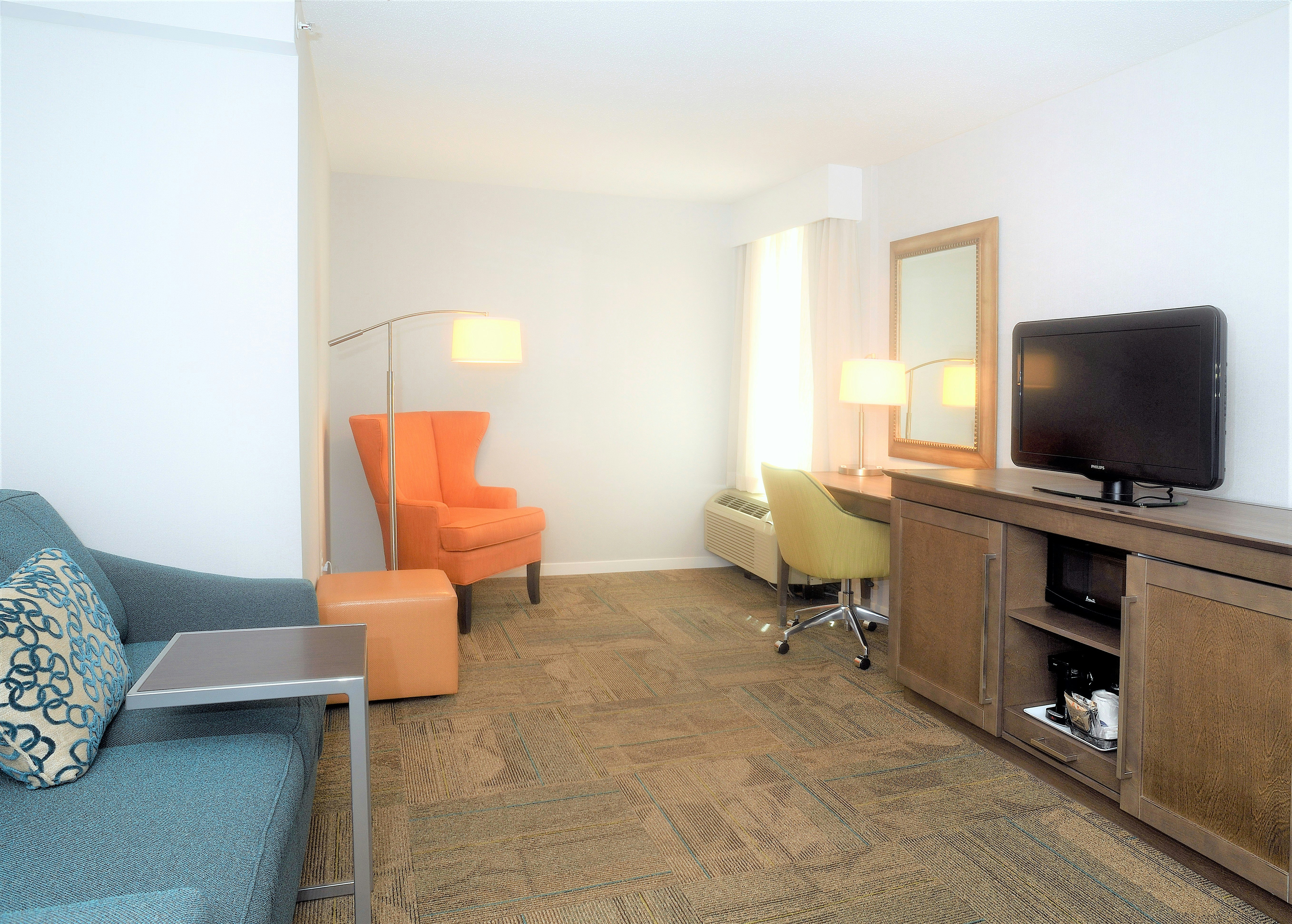 2 DOUBLES 2 ROOM STE NS