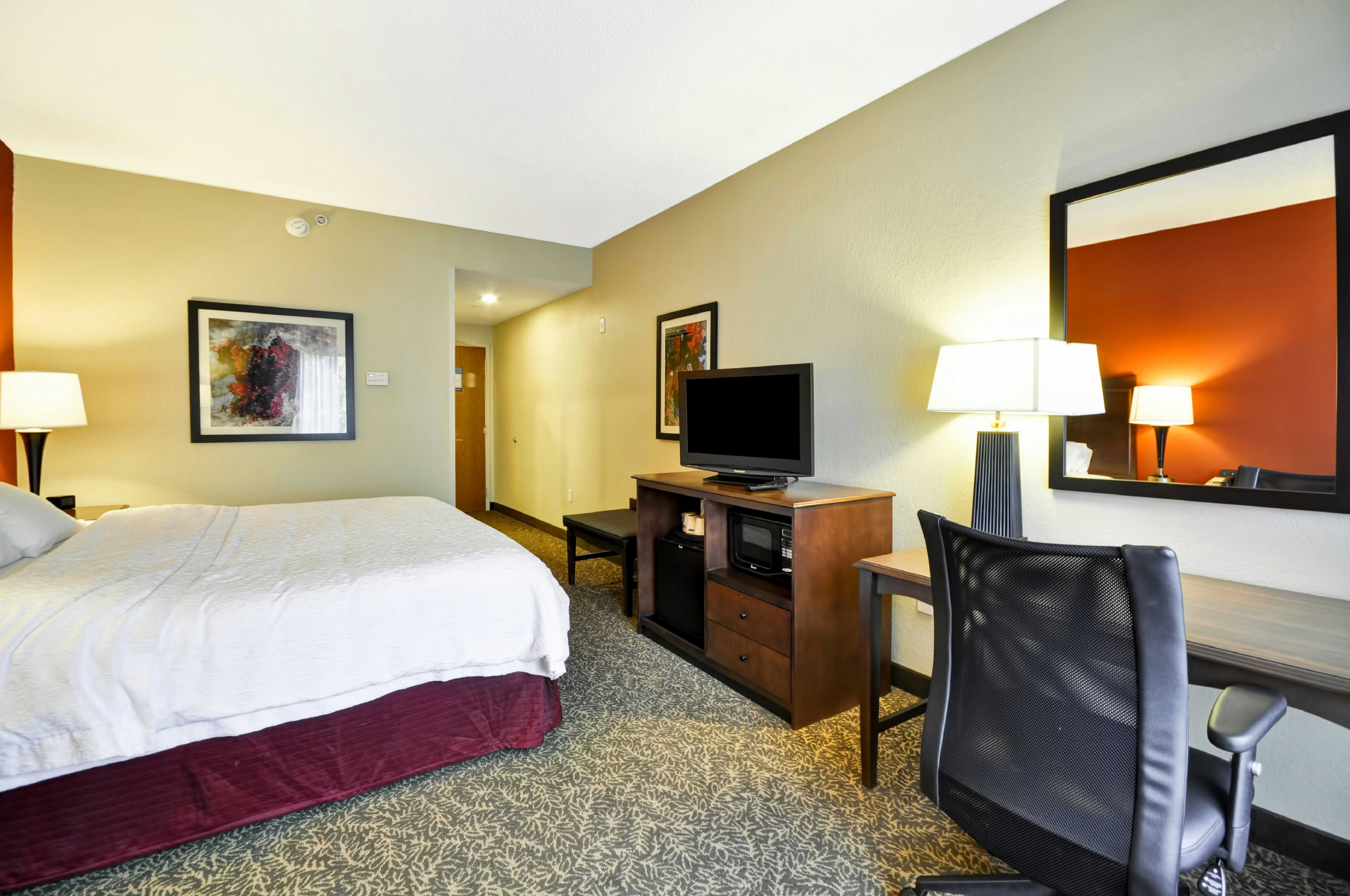 1 KING BED NONSMOKING
