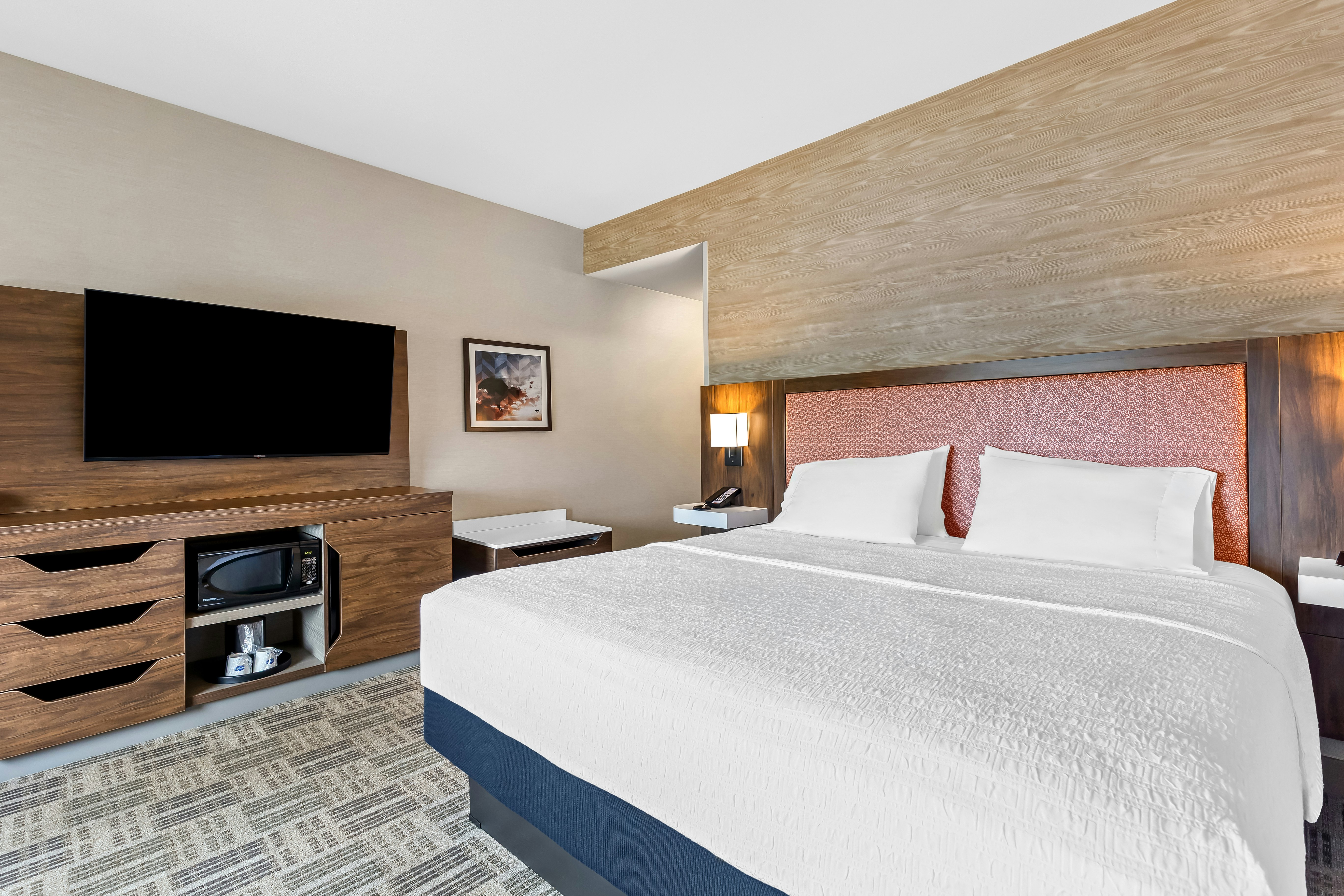 1 KING BED NONSMOKING