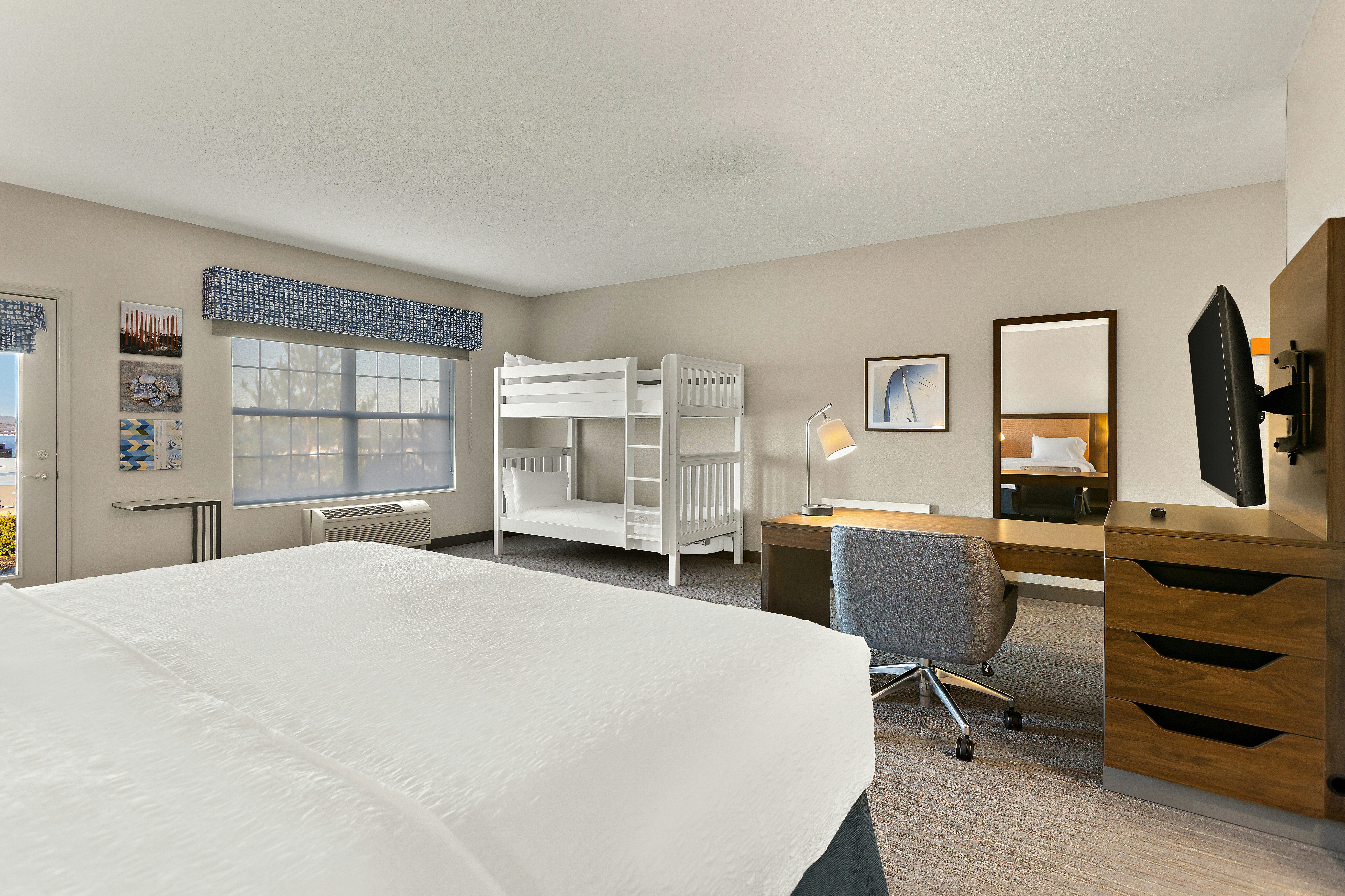 1KING FAMILY SUITE NONSMOK