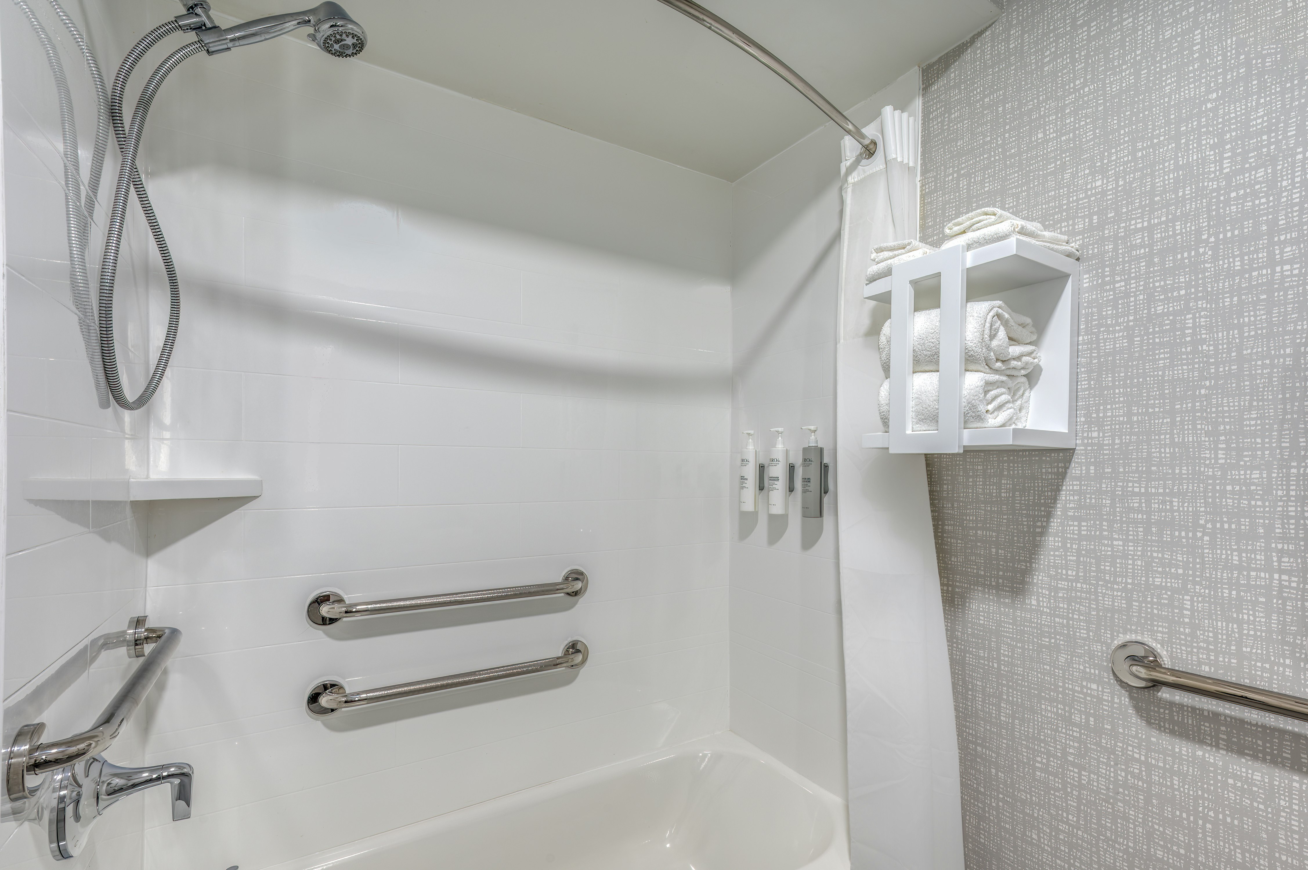 1 KNG ACCESSIBLE TUB NS