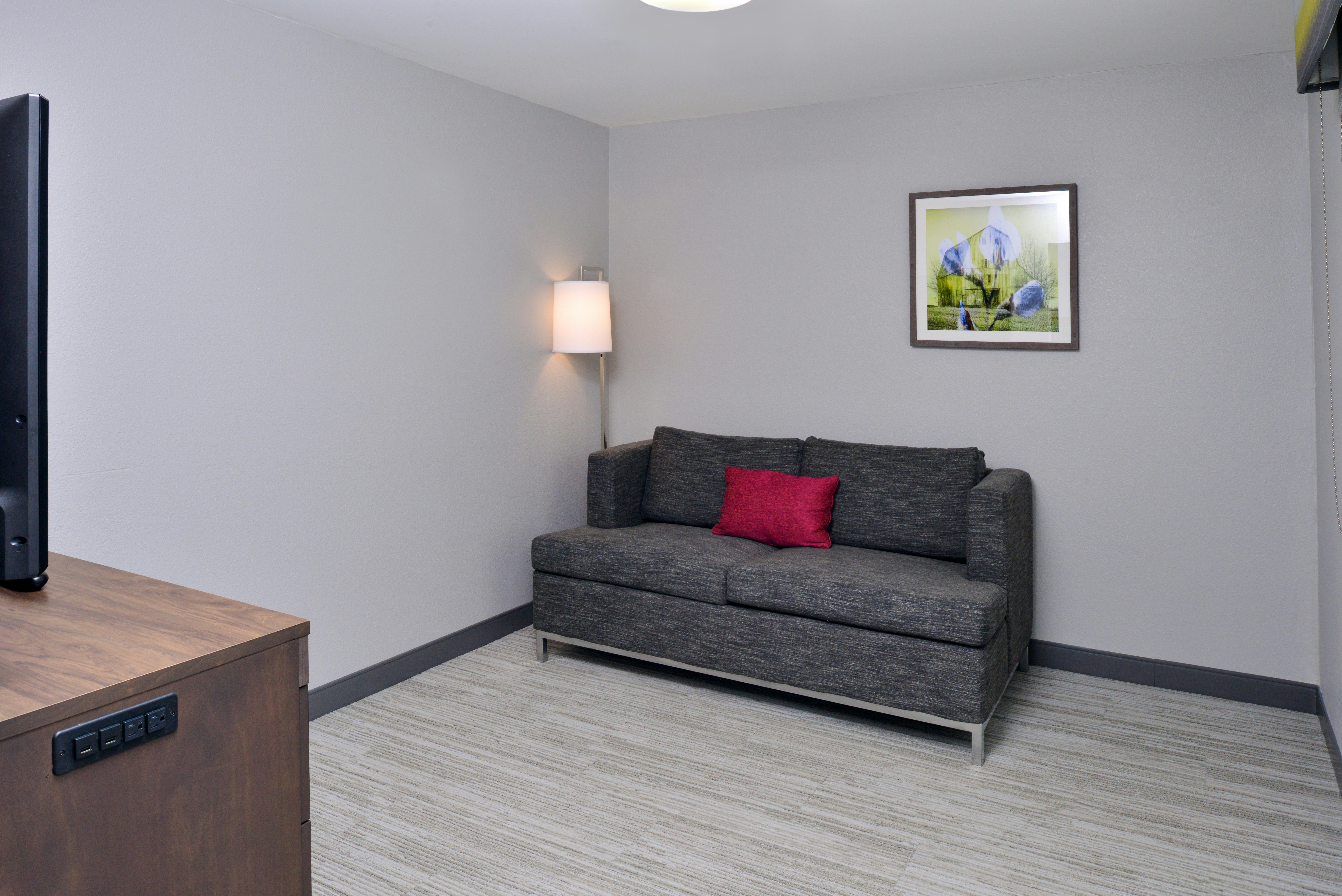 2 QNS FAMILY ROOM NONSMOK