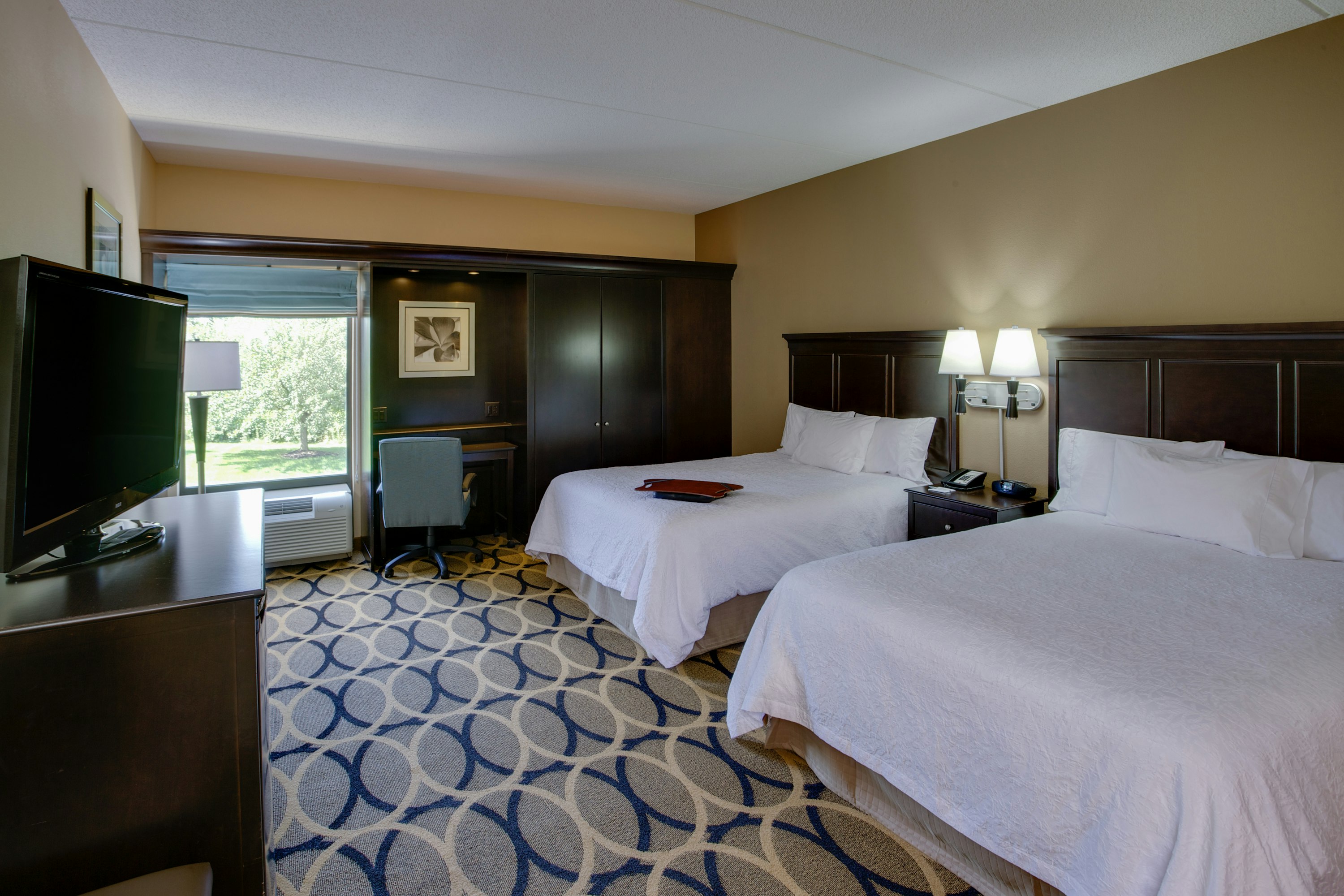 2 QUEEN BEDS NON-SMOKING