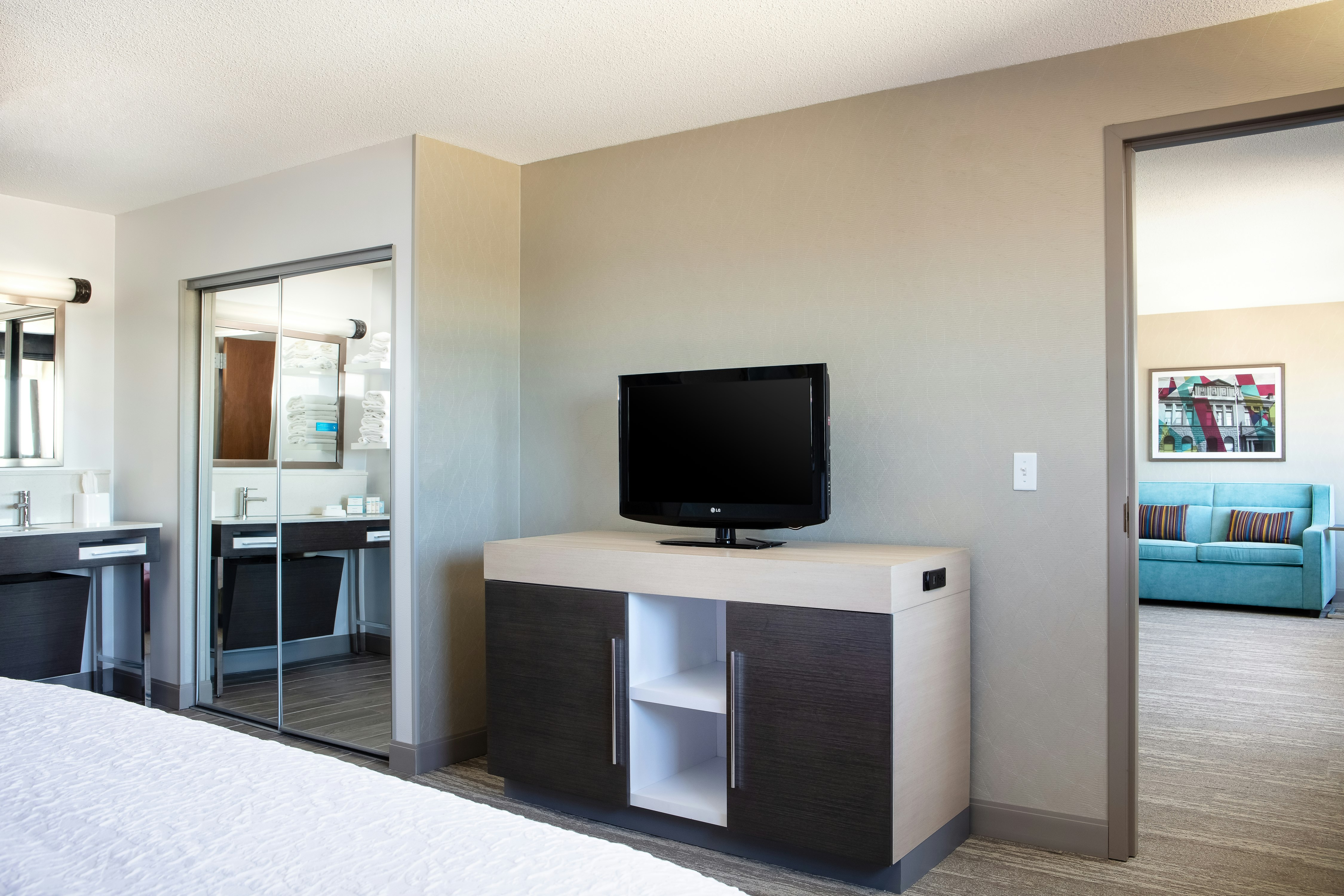 1 KING 1BDRM SUITE NONSMOK