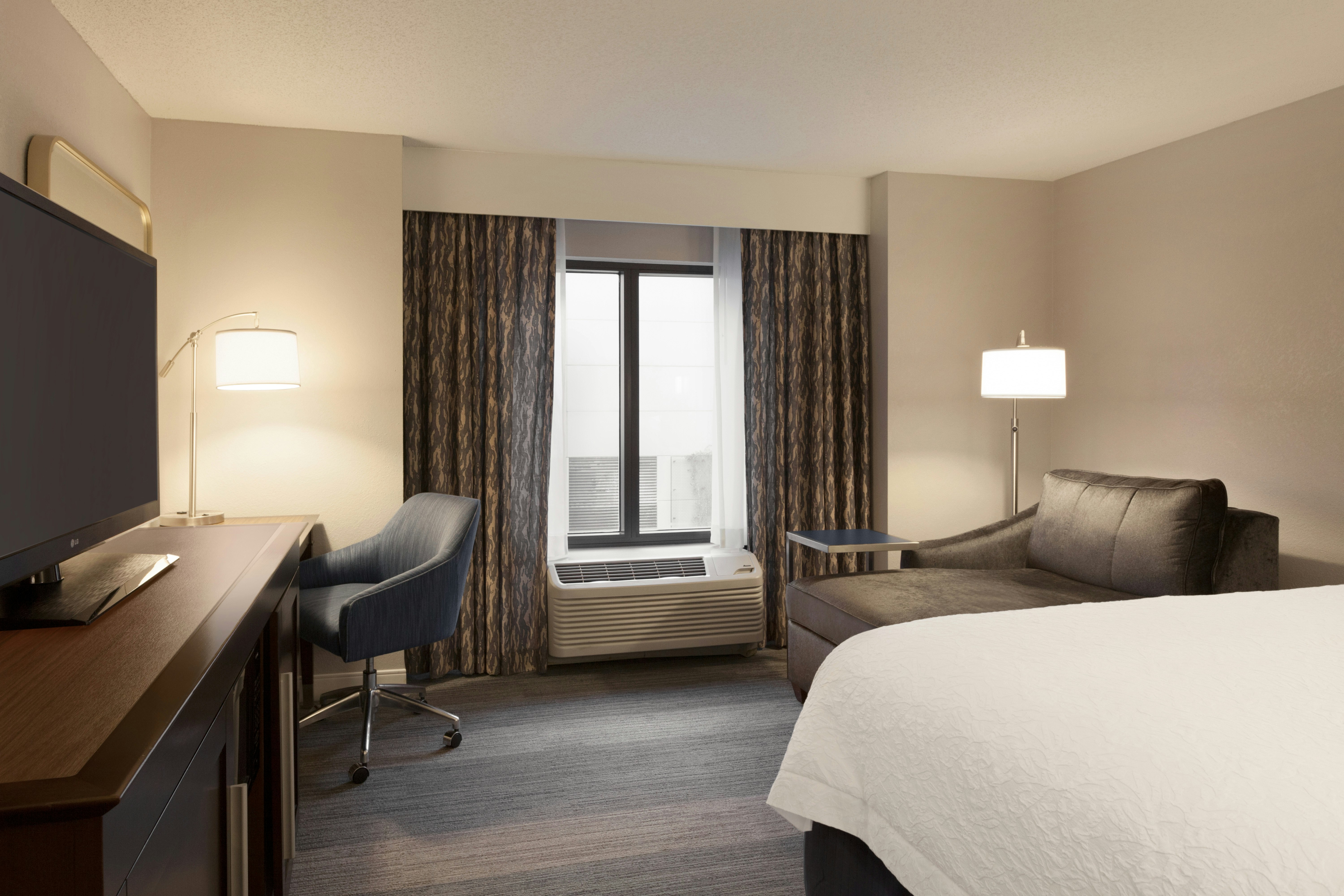 Hampton Inn & Suites Nashville-Downtown