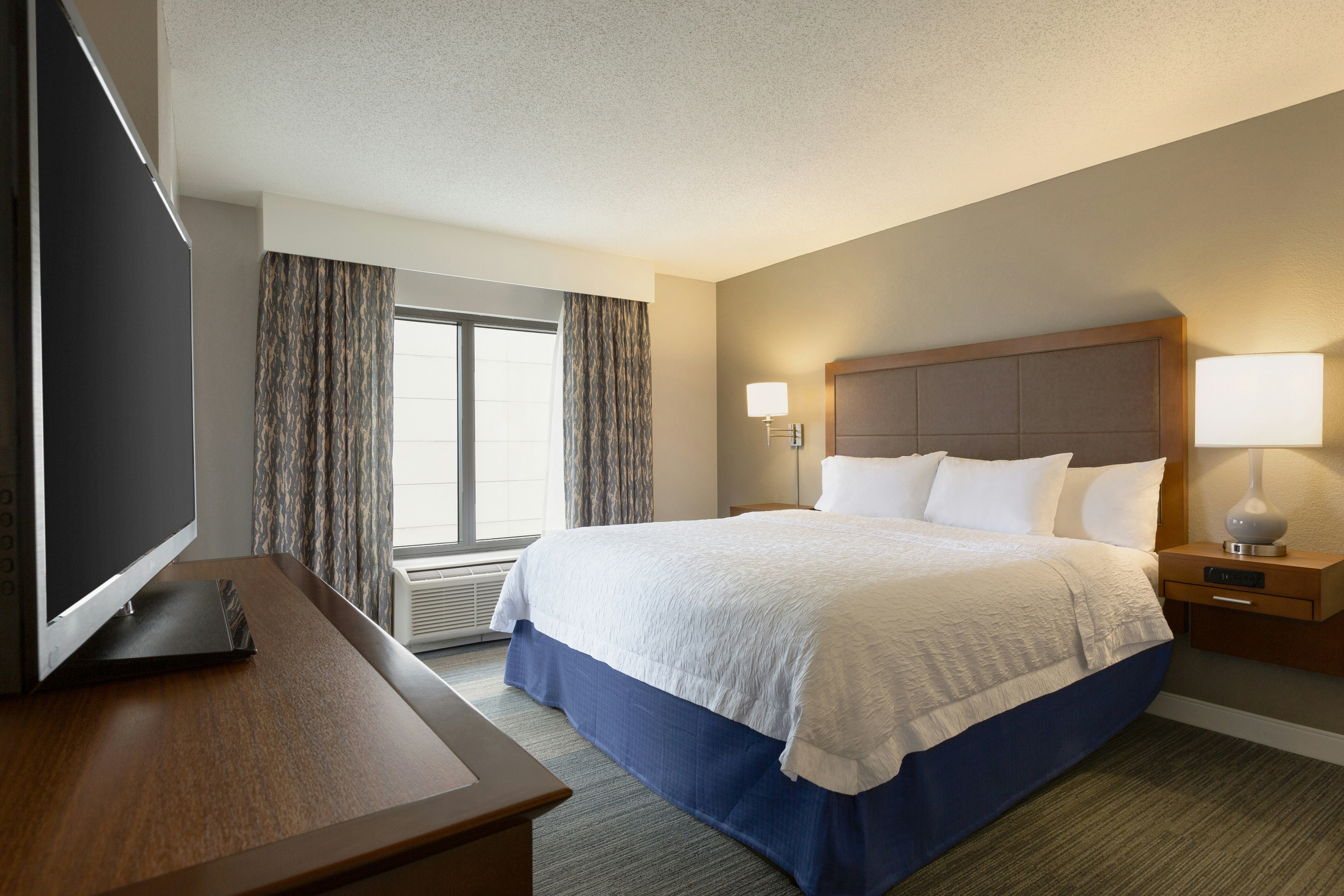 1 KING SUITE WITH BALCONY