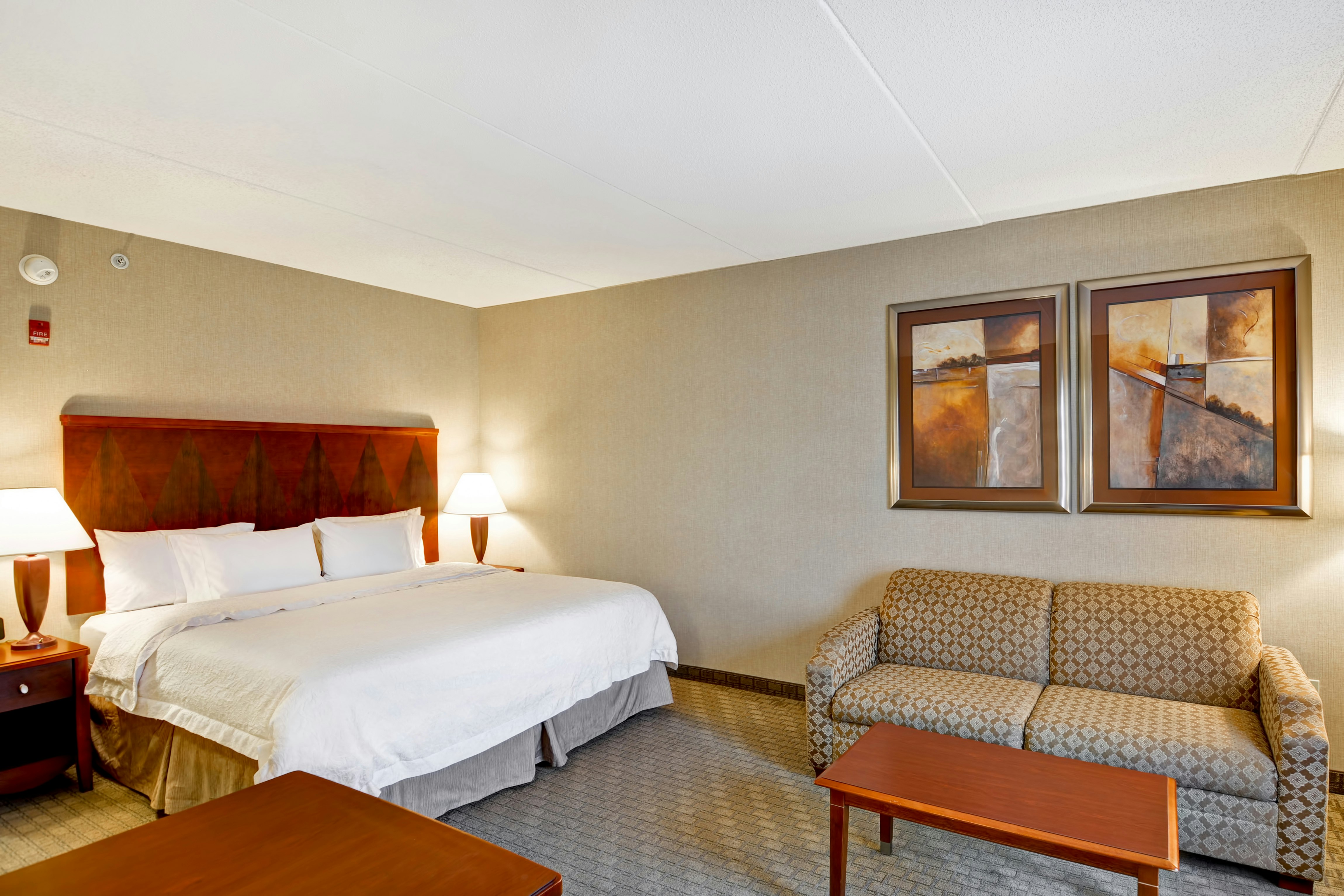 1 KING BED STUDY NONSMOK