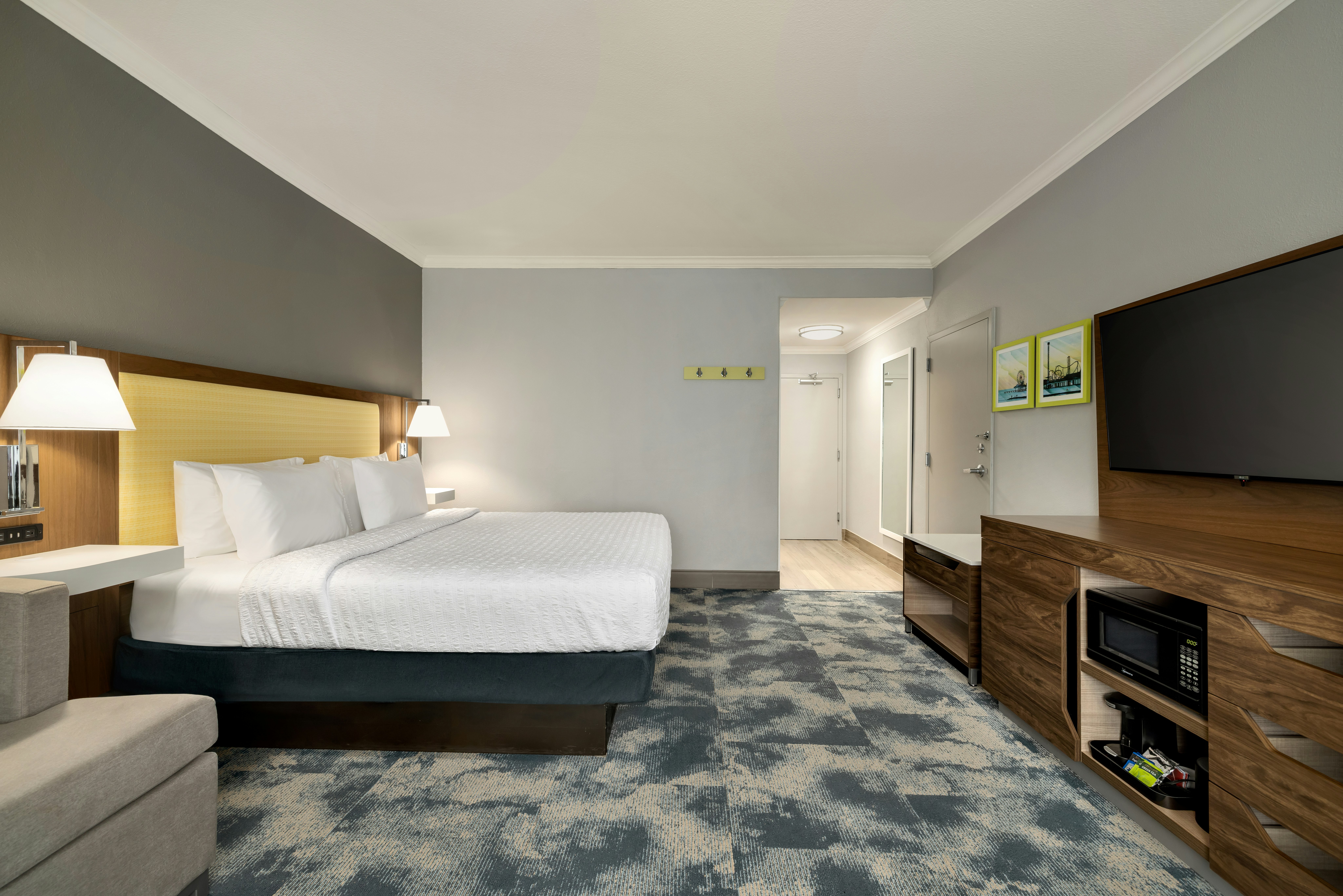 1 KING BED STUDY NONSMOK