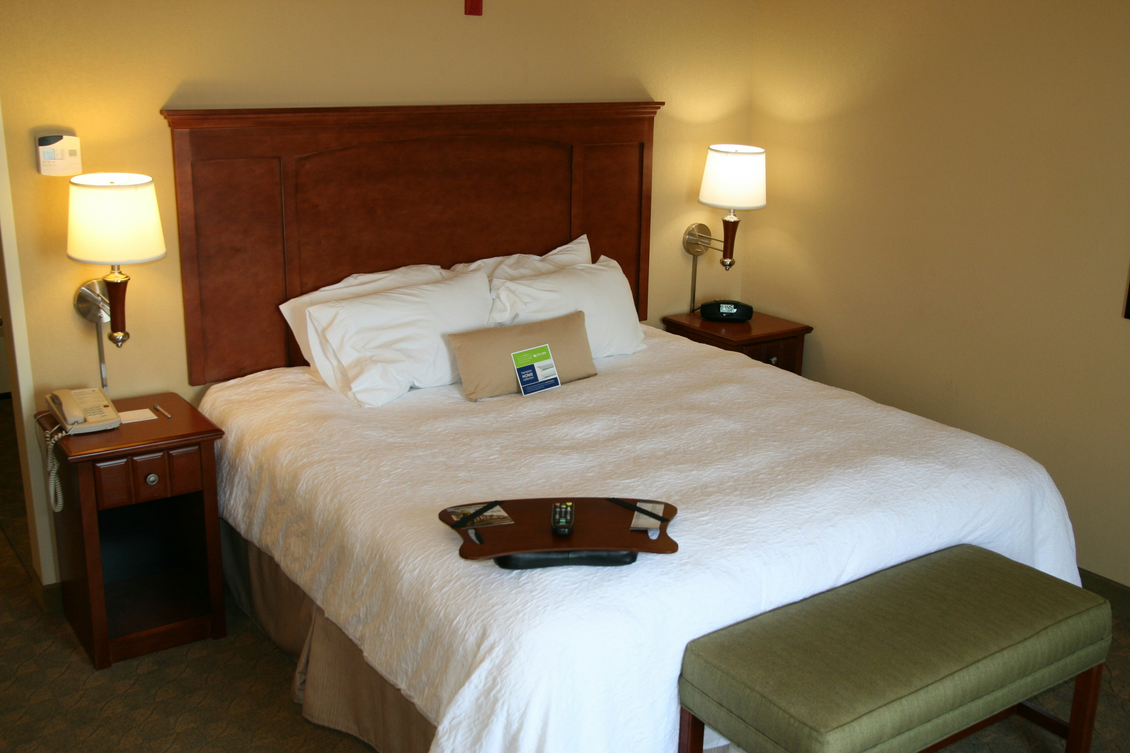 1 KING BED STUDY NONSMOK