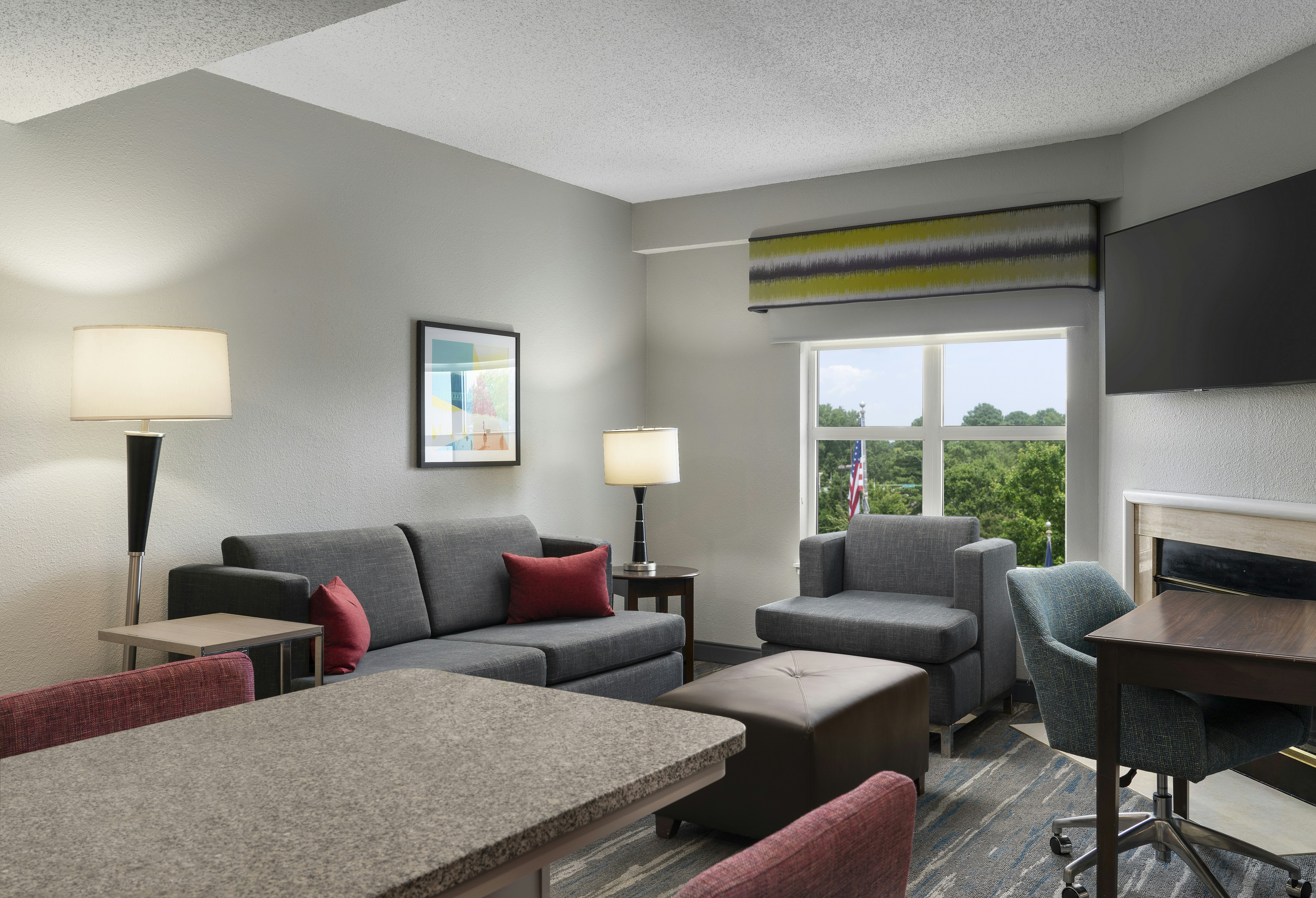 Hampton Inn & Suites Newport News-Airport (Oyster Point Area)