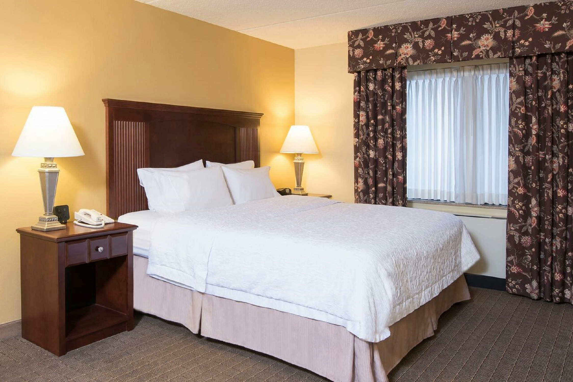 1 KING BED NONSMOKING