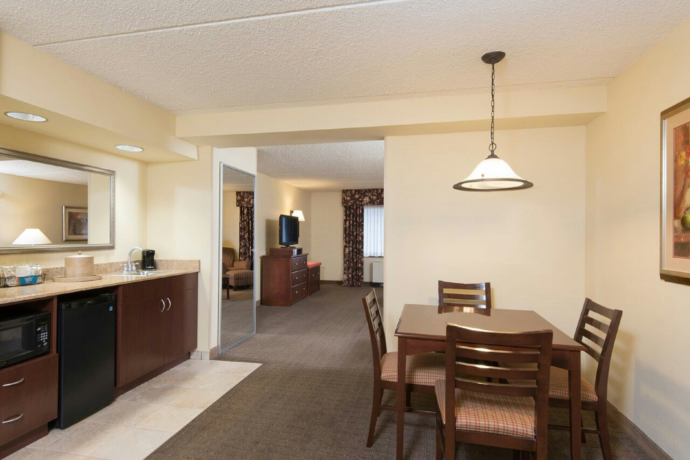 1 KING 1BDRM SUITE NONSMOK