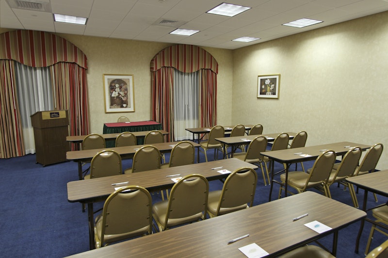 Hampton Inn & Suites Rockville Centre