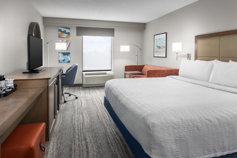 Hampton Inn & Suites Lake Mary at Colonial TownPark