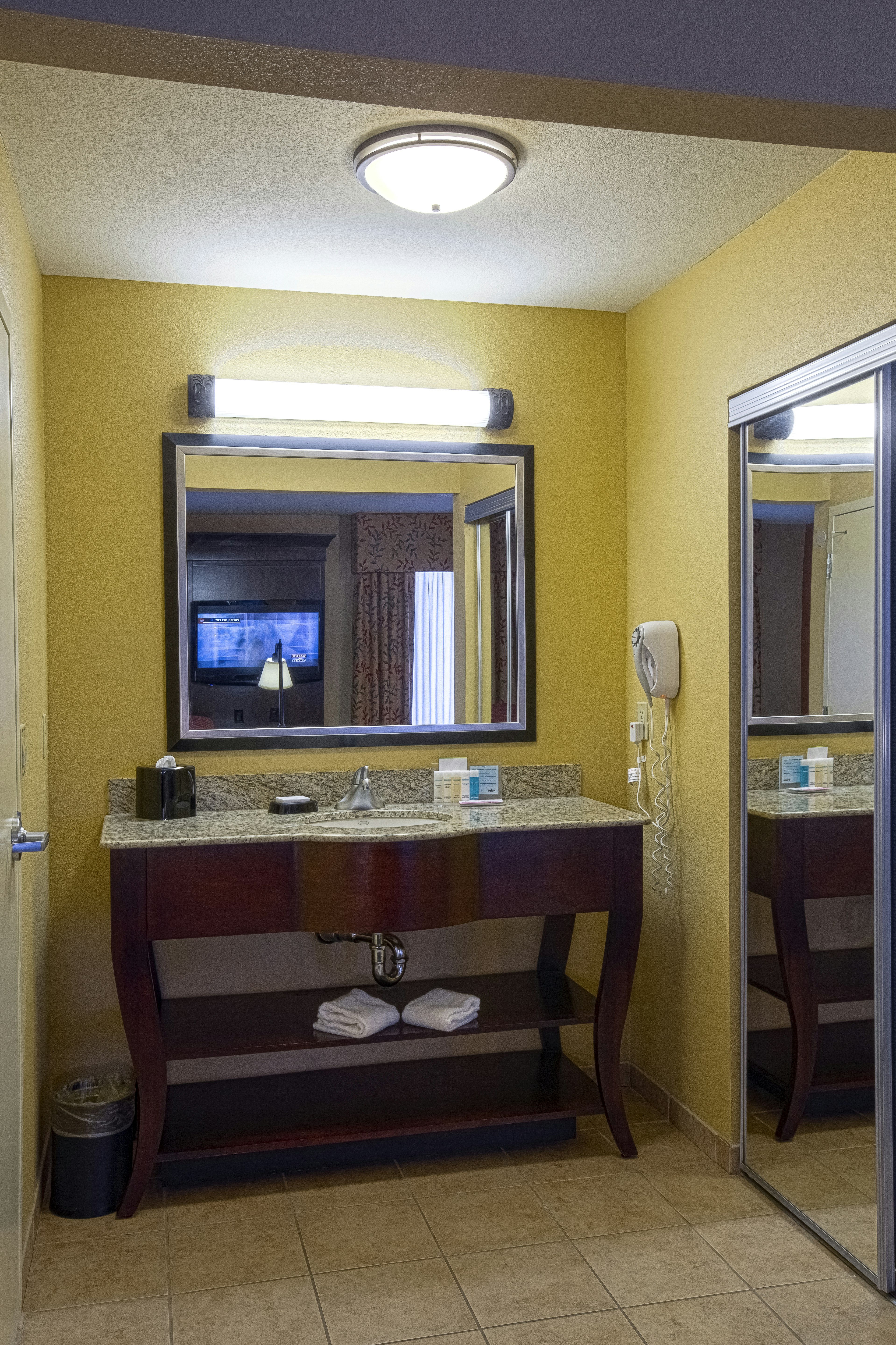 Hampton Inn & Suites Sacramento-Elk Grove Laguna 1-5