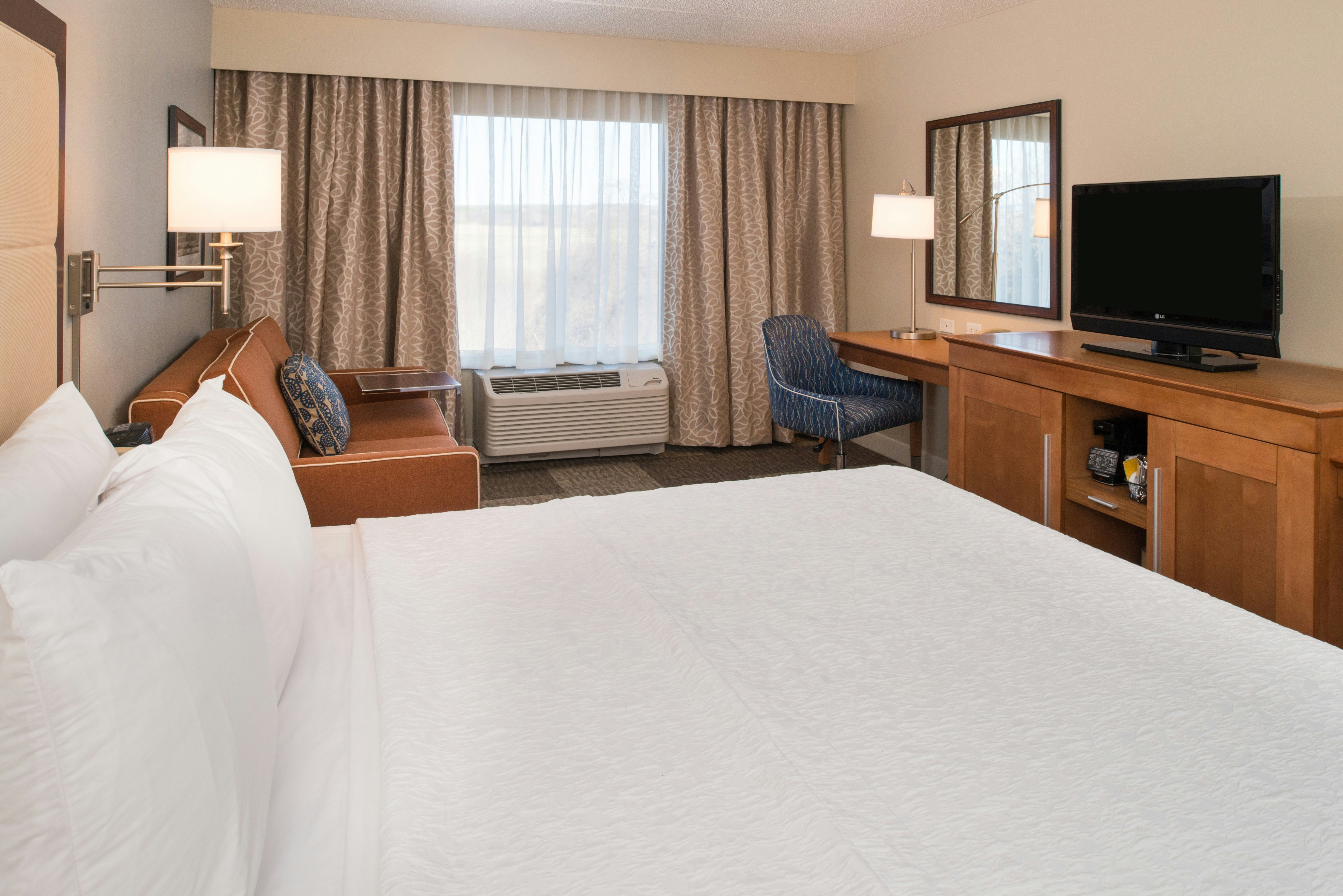 1 KING BED STUDY NONSMOK