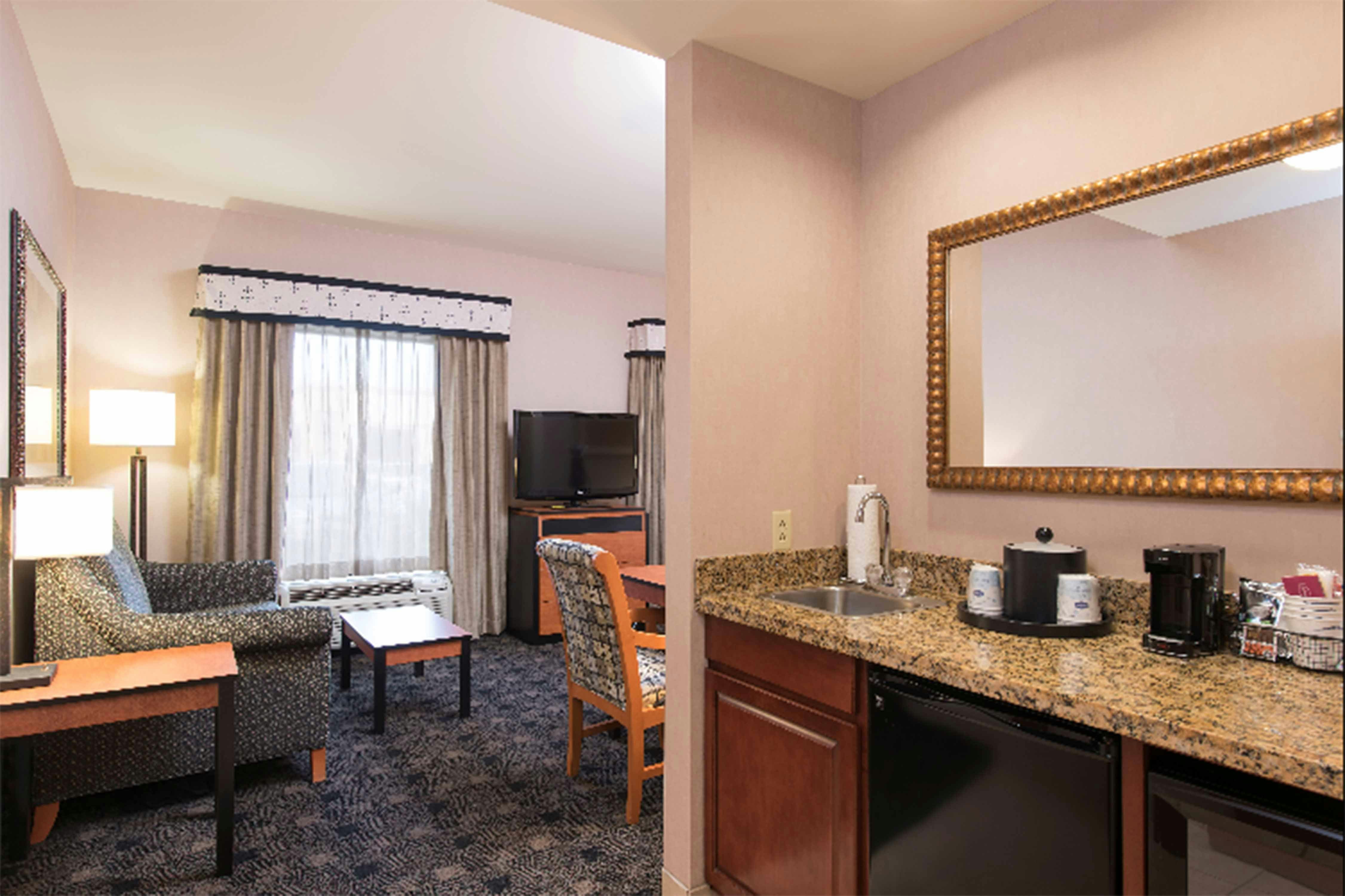 KING BED SUITE WHIRLPOOL