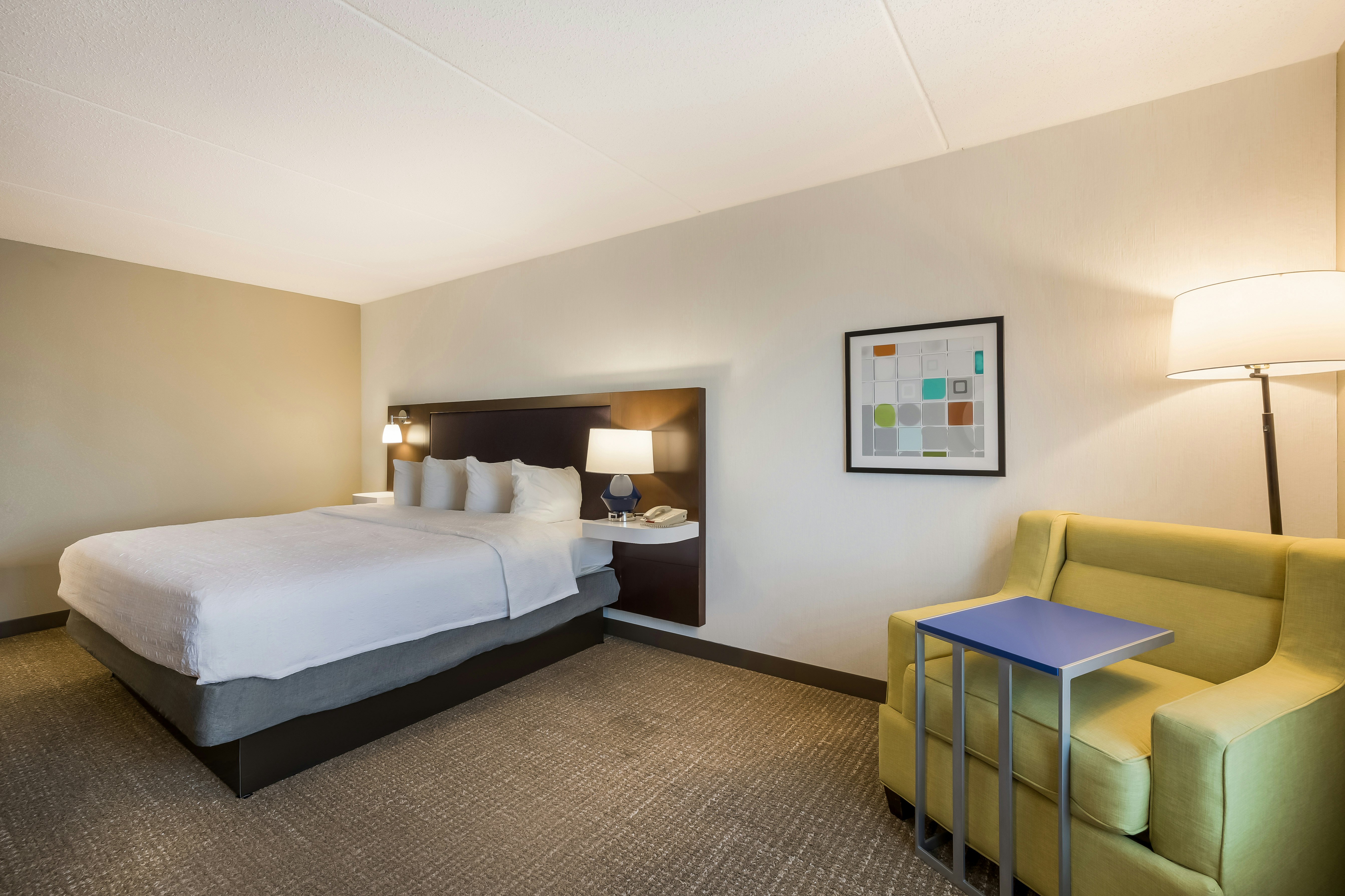1 KING BED NONSMOKING
