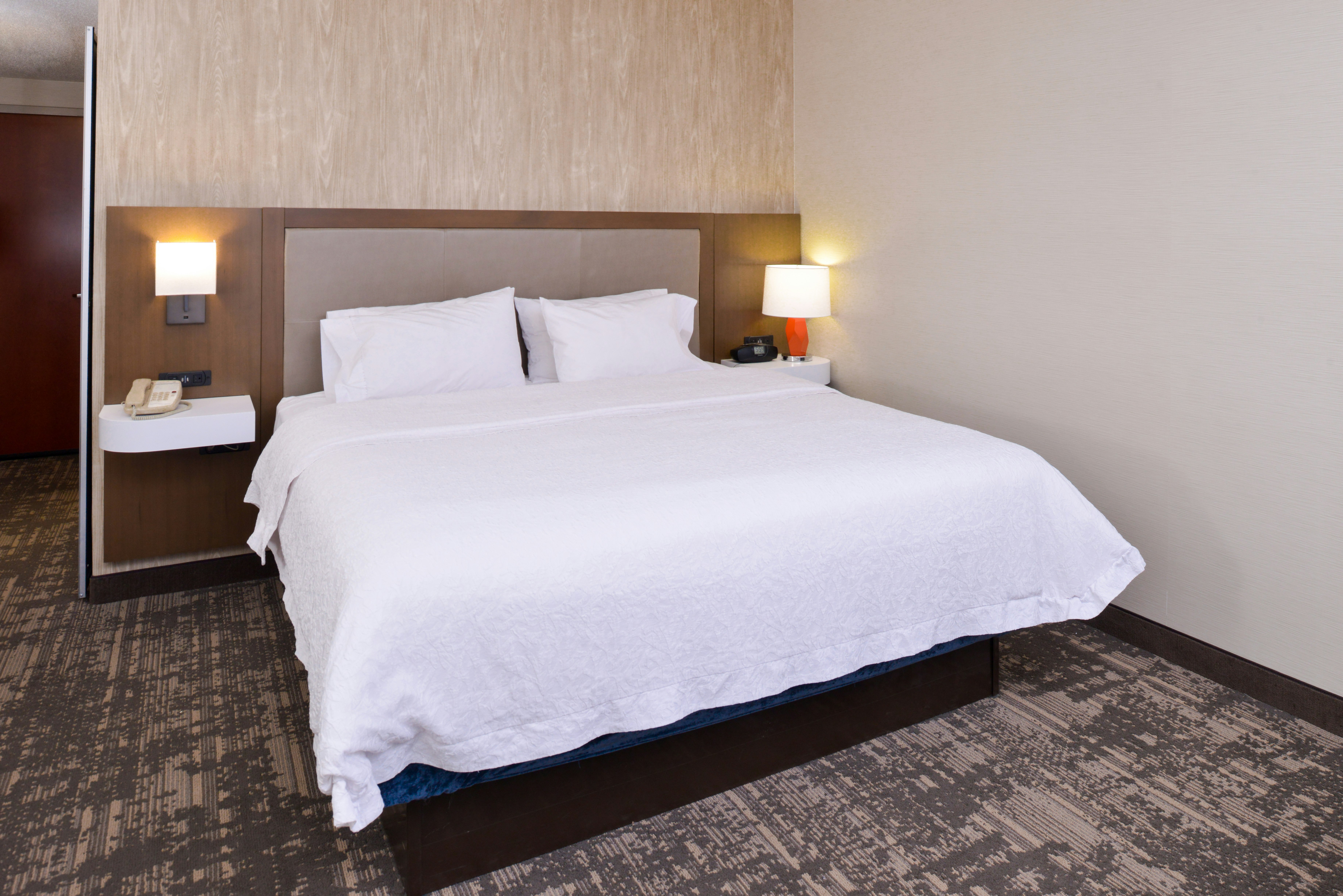 1 KING BED STUDY NONSMOK