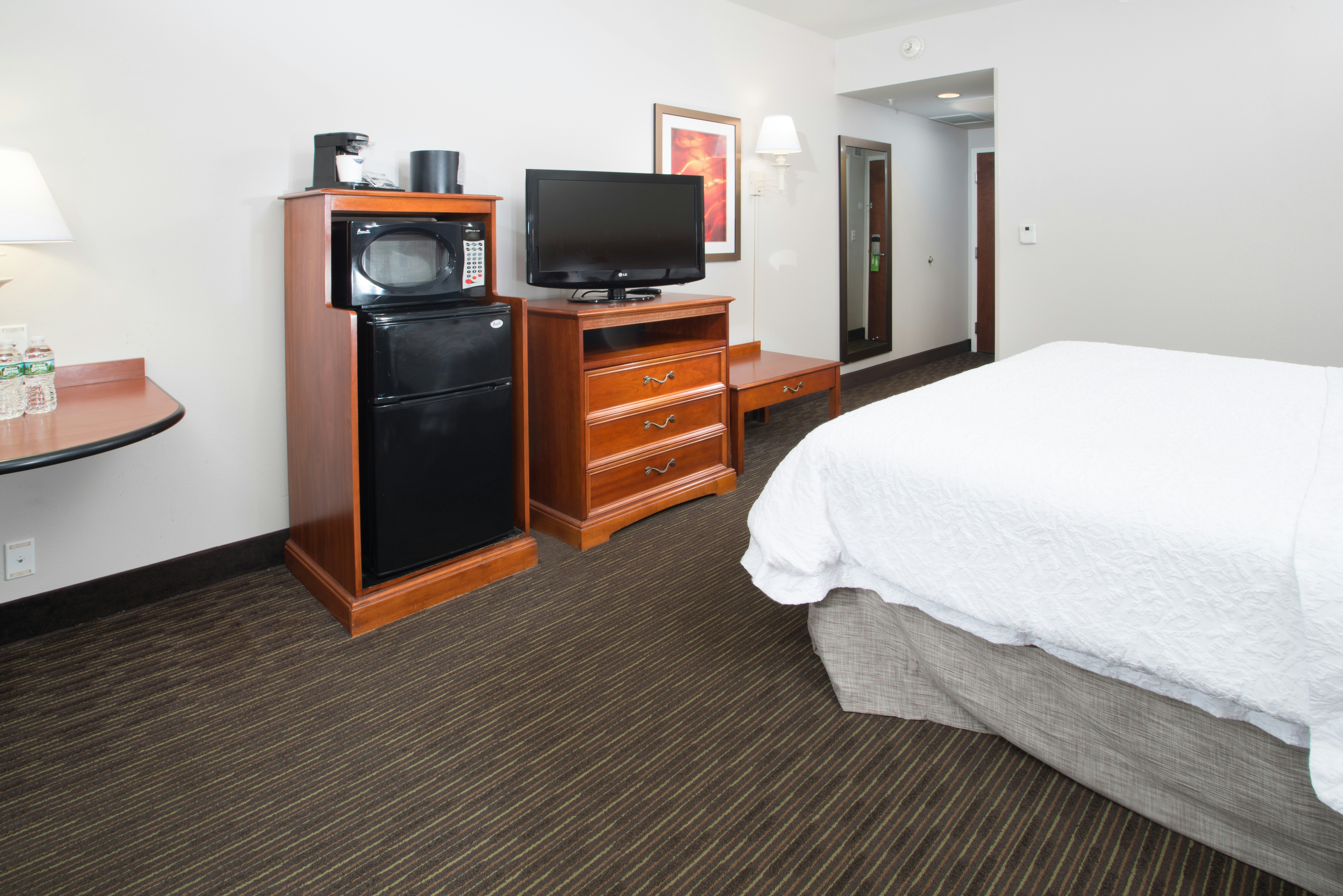 1 KING BED NONSMOKING