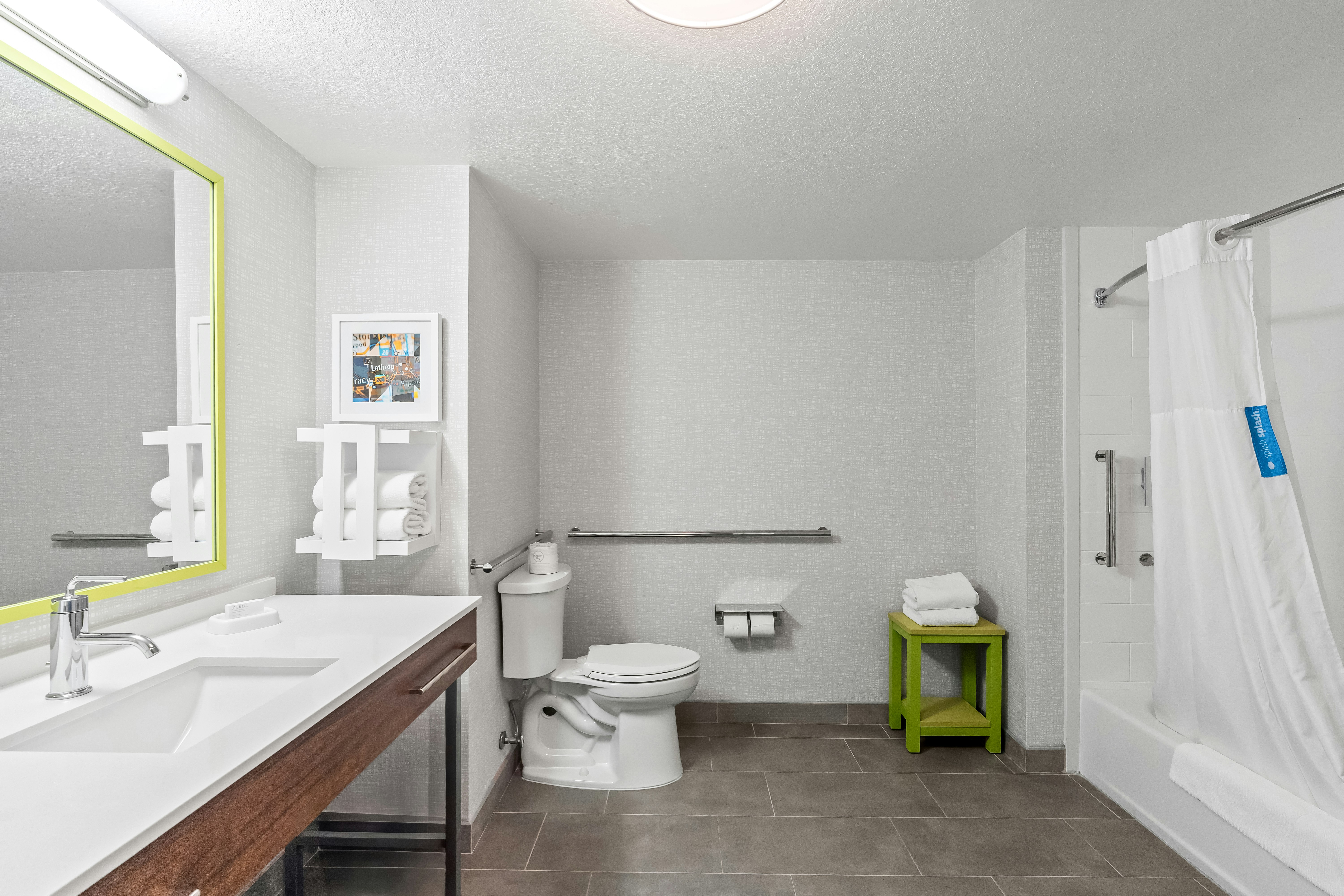 1 KNG ACCESSIBLE TUB NS