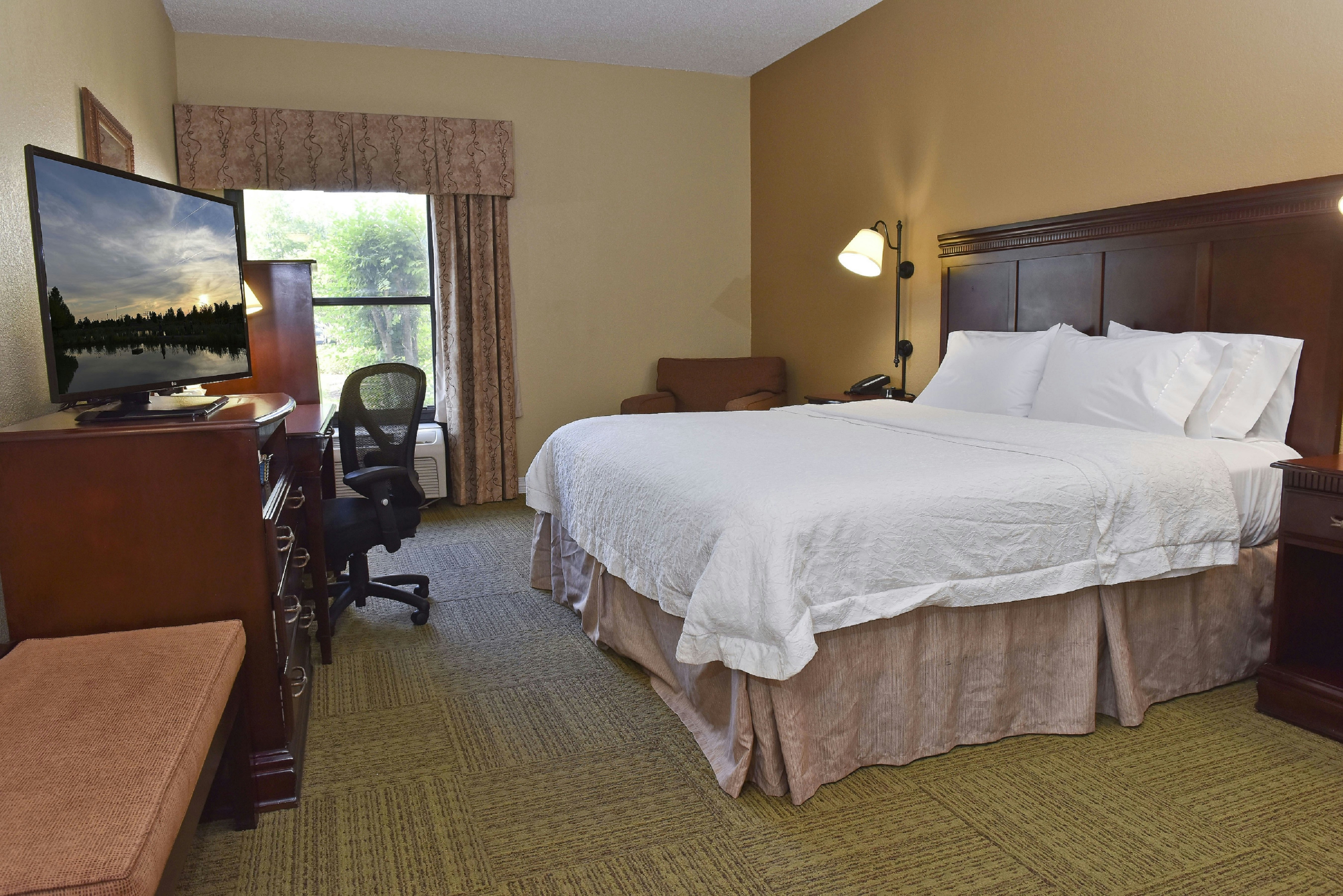 1 KING BED NONSMOKING