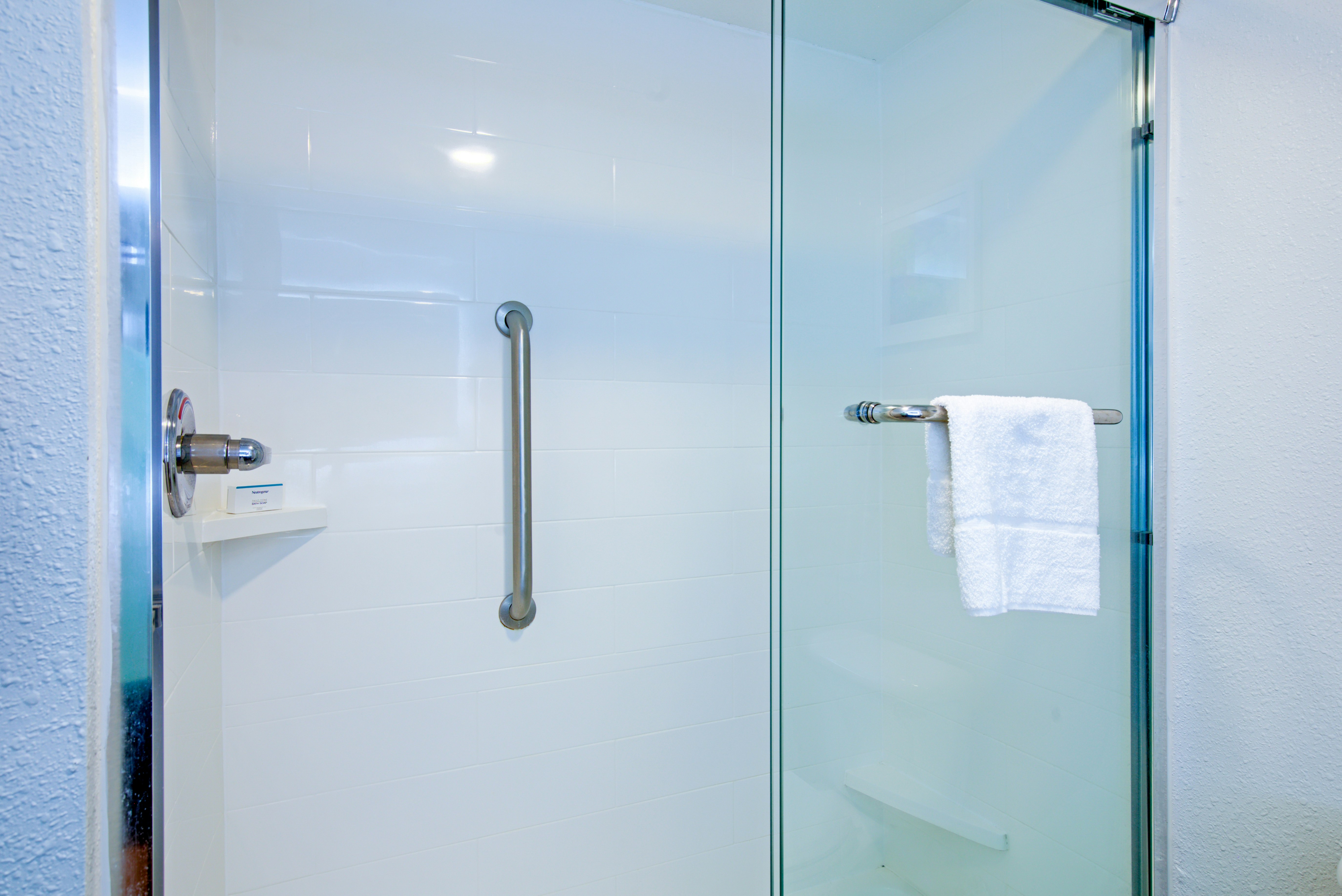 1 KING 1BDRM SUITE NONSMOK