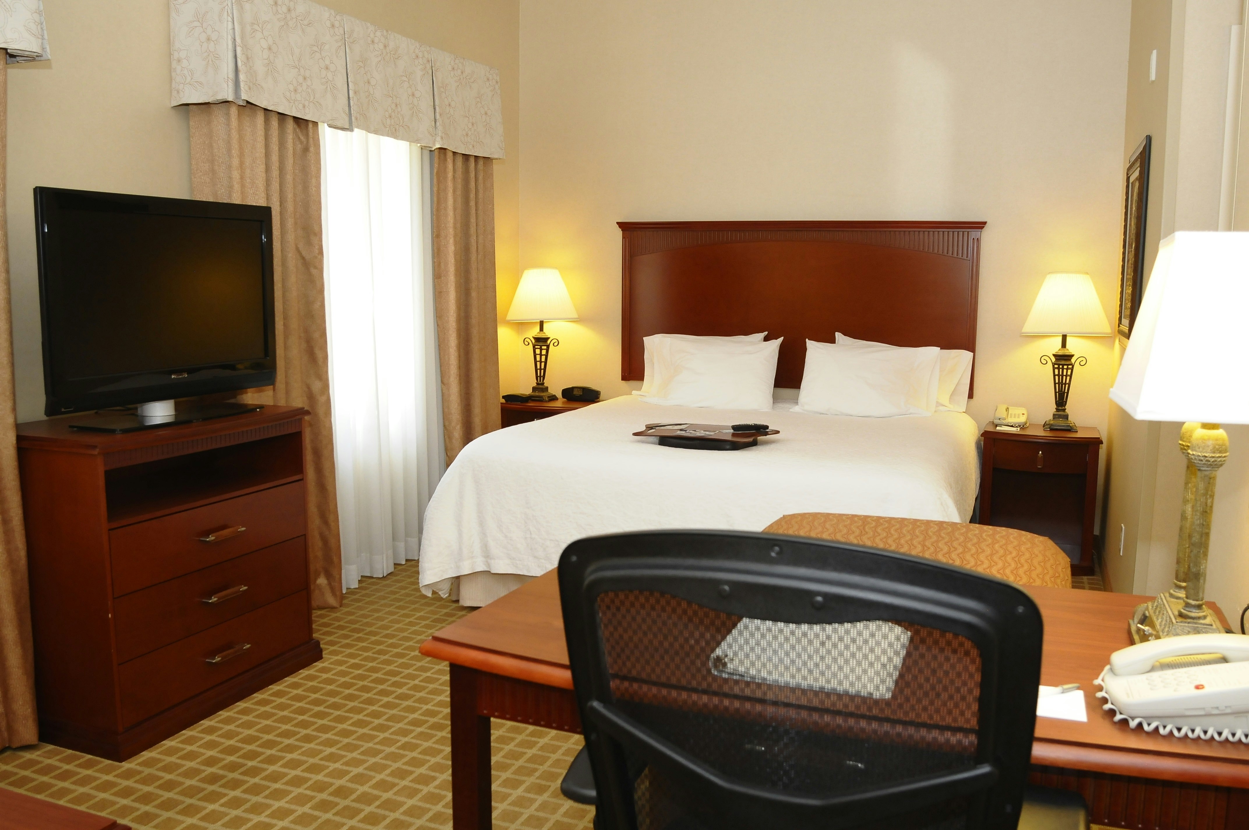 Hampton Inn & Suites Redding