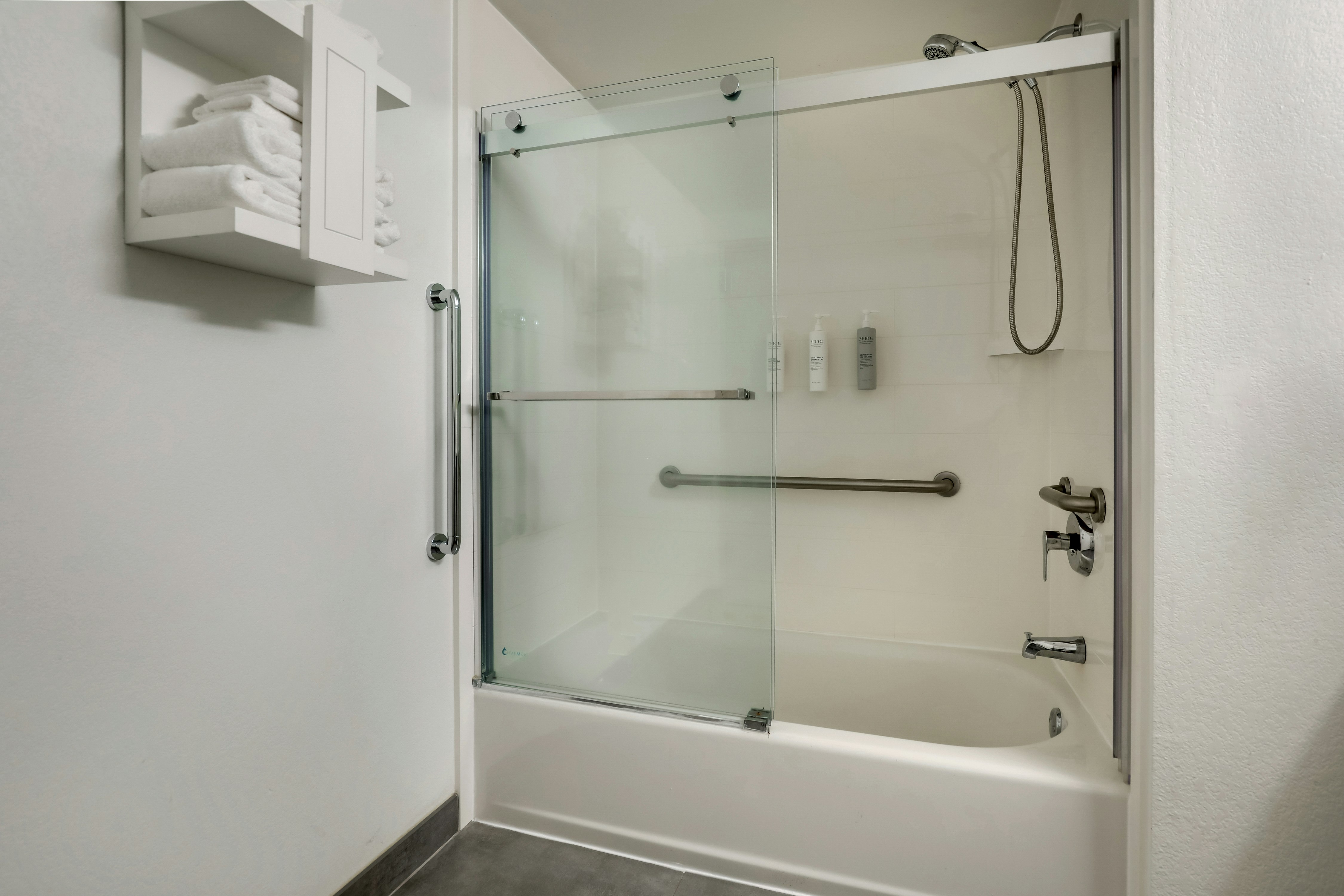 1 KNG ACCESSIBLE TUB NS