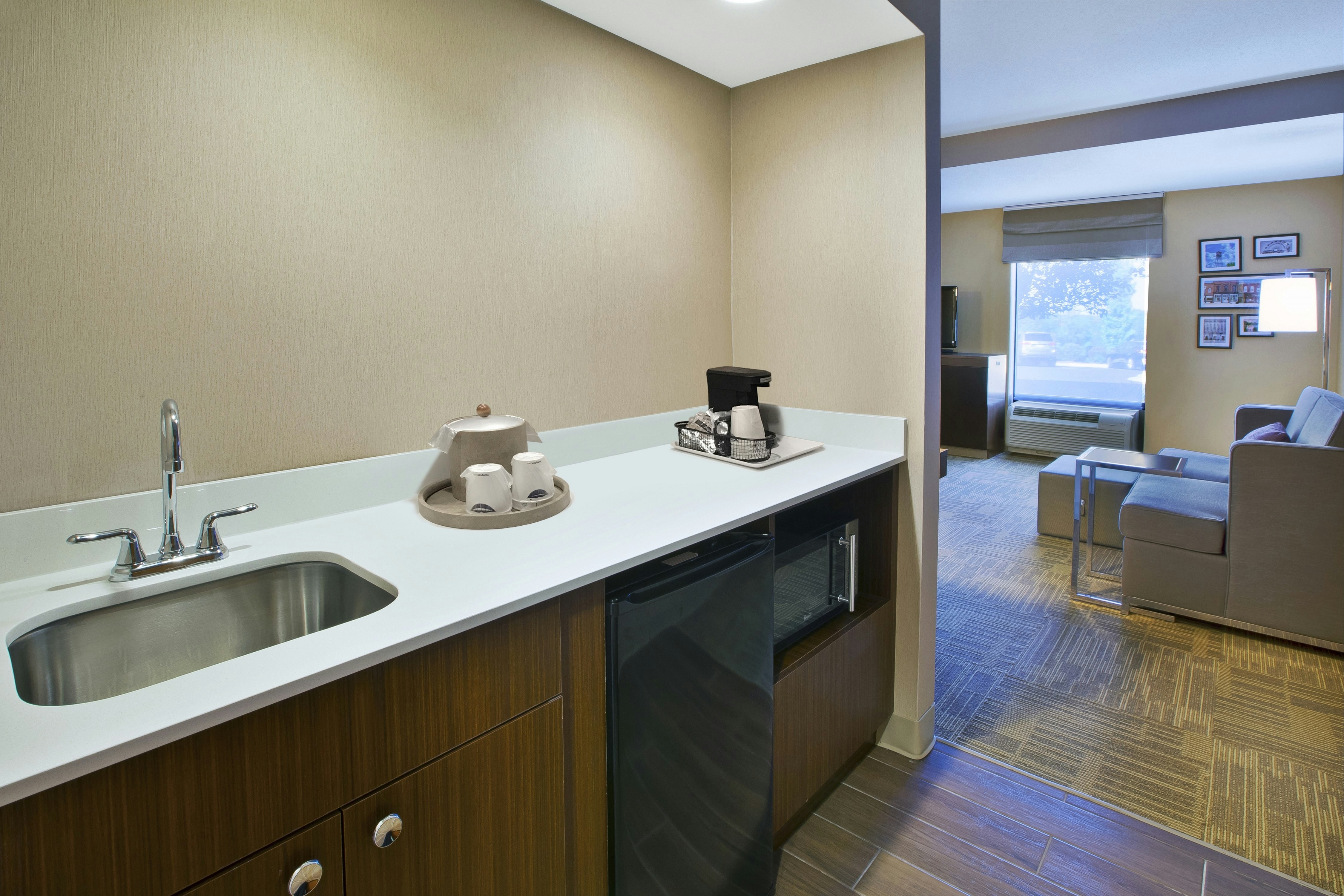 1K STUDIO W/2 SOFABEDS NS