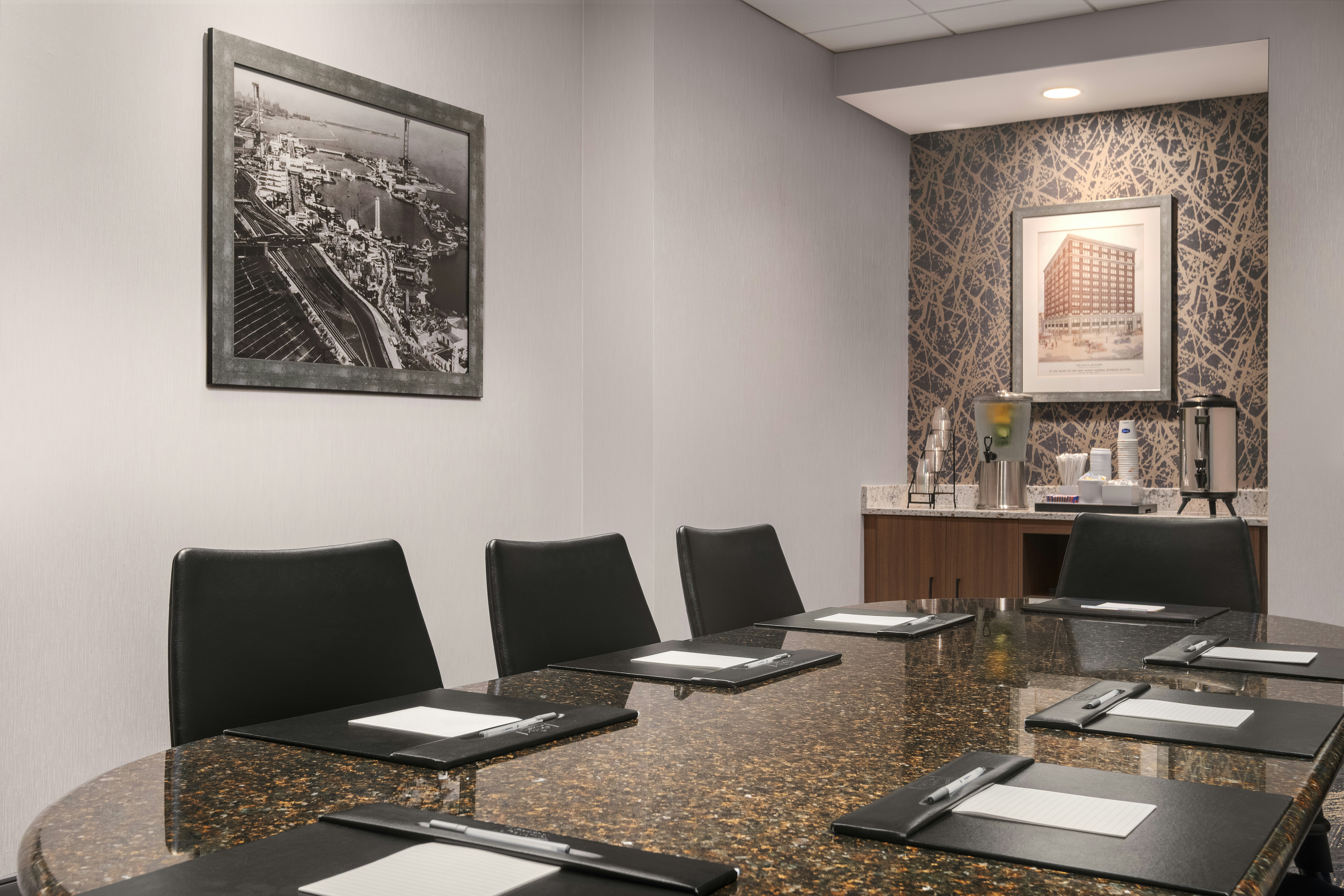 Hampton Inn & Suites Chicago-Downtown