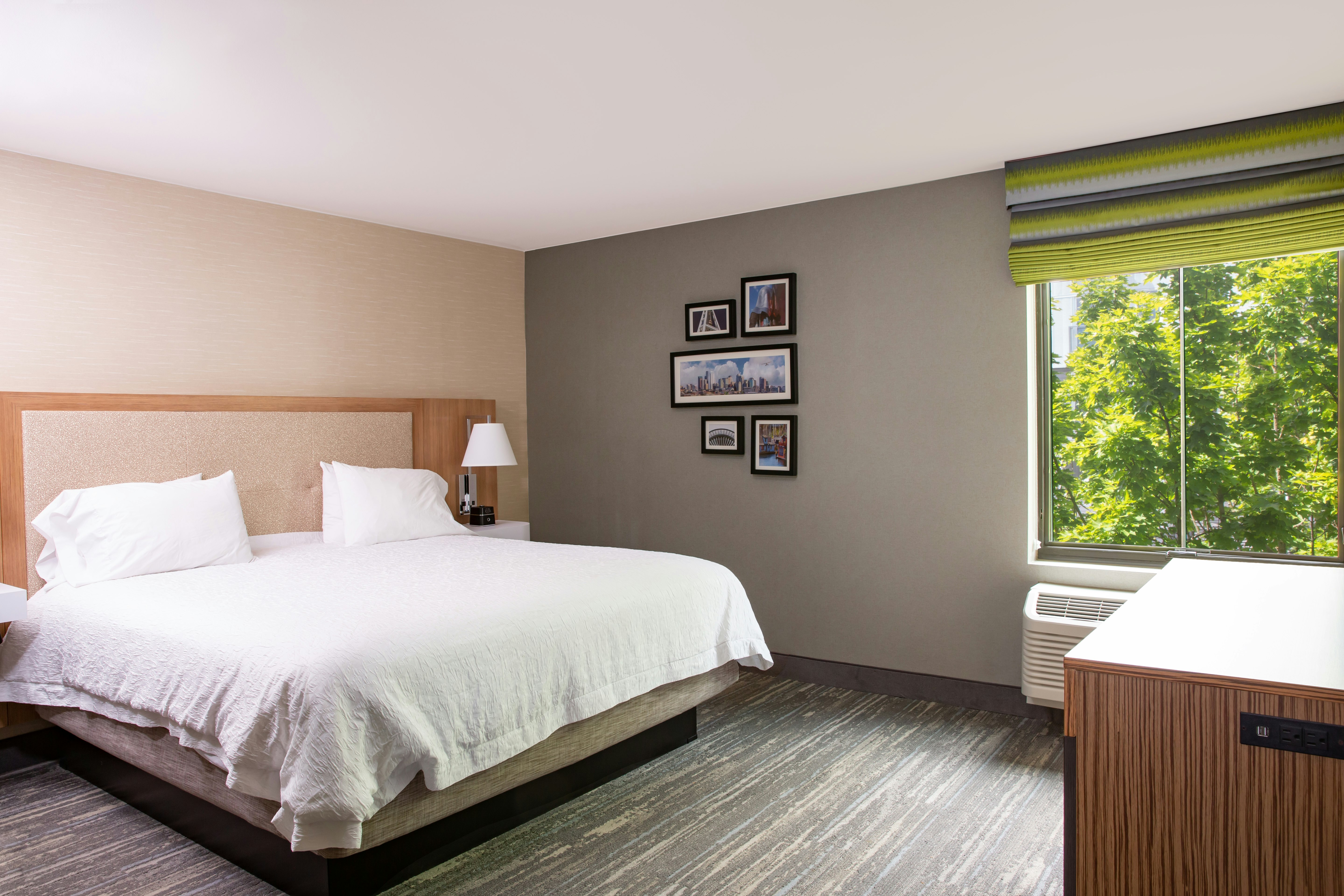 1 KING BED W/ SOFABED NS