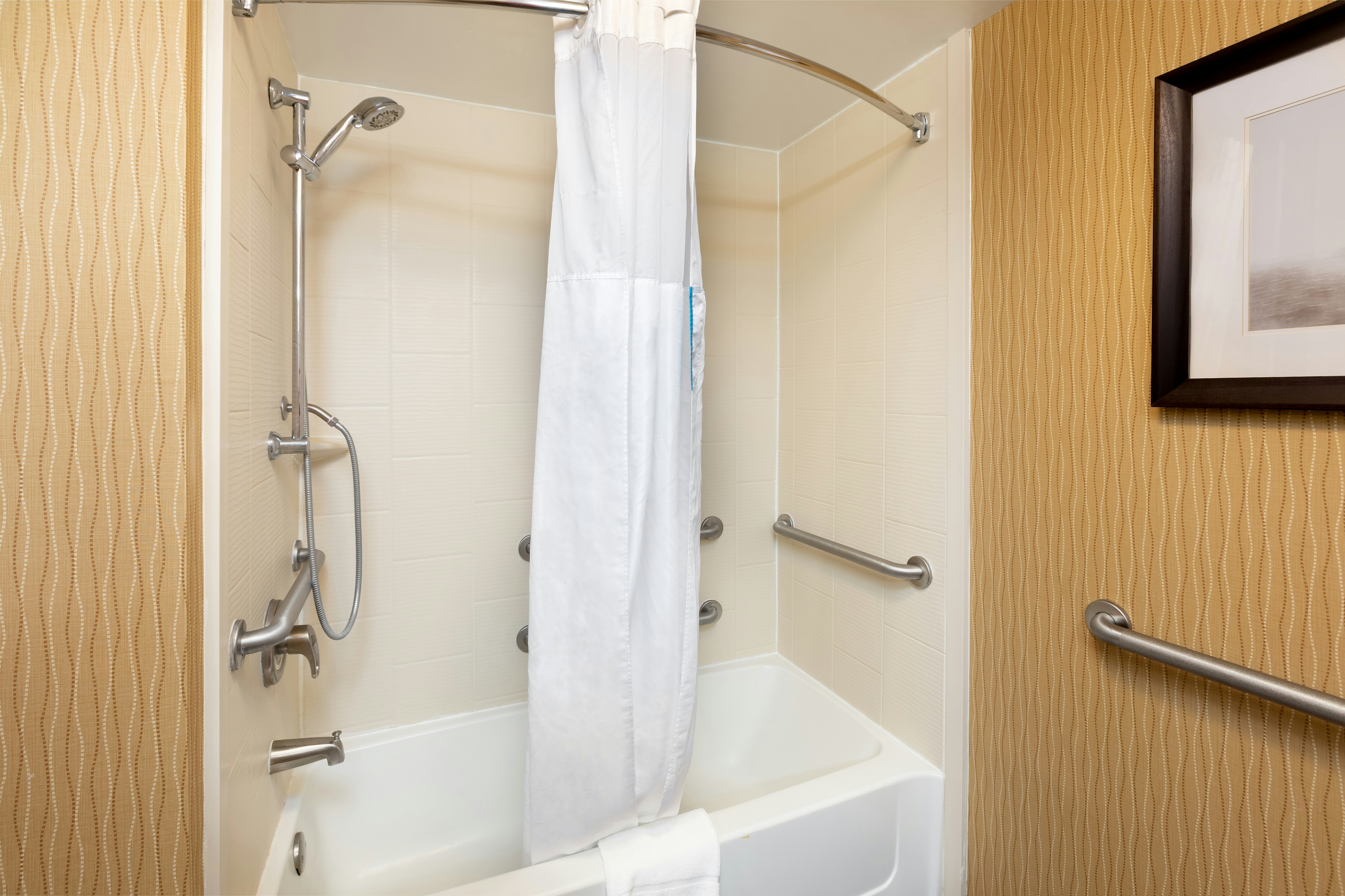 1 KNG ACCESSIBLE TUB NS